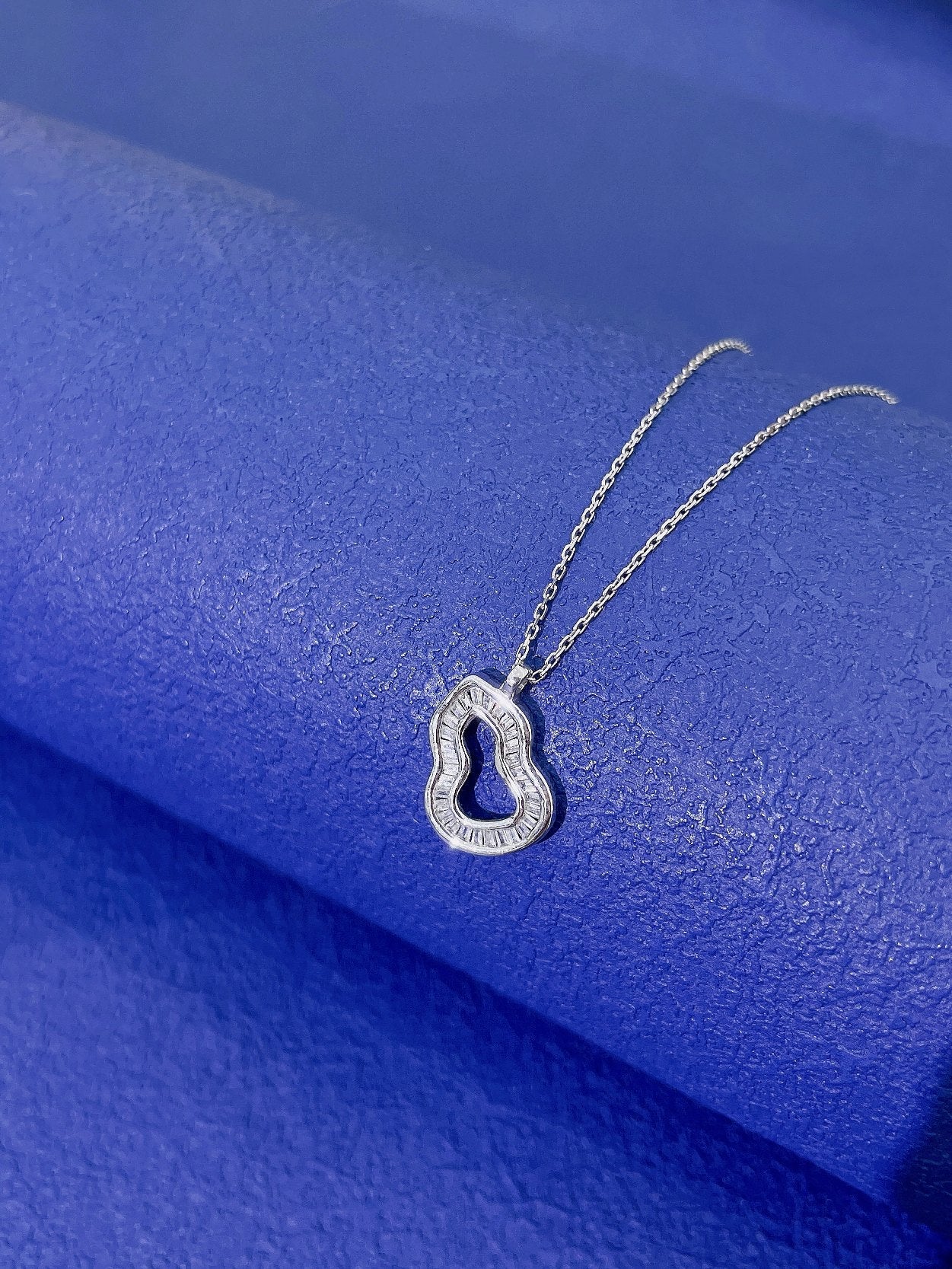 18K Diamond Small Gourd Necklace - Elegant Jewelry Piece - White Diamond Necklace