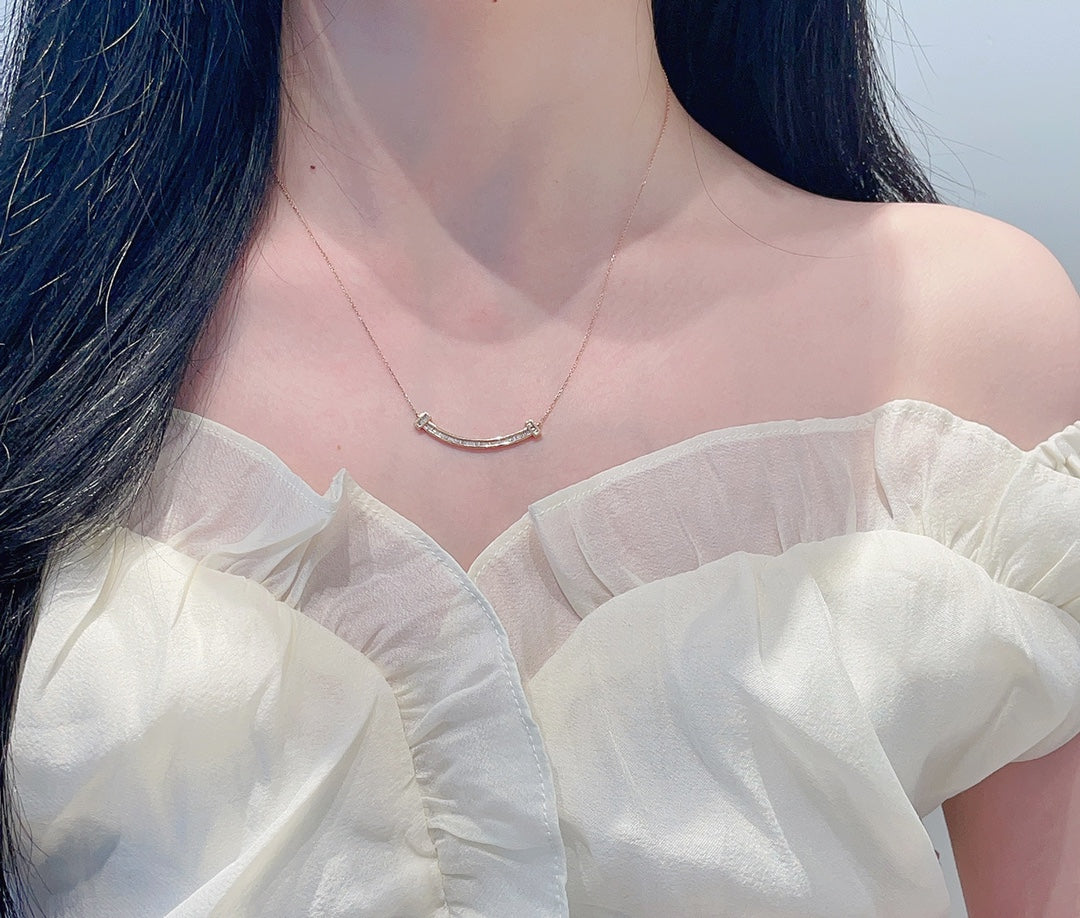 18K Diamond Smile Necklace - Elegant Jewelry Piece - White Diamond Necklace