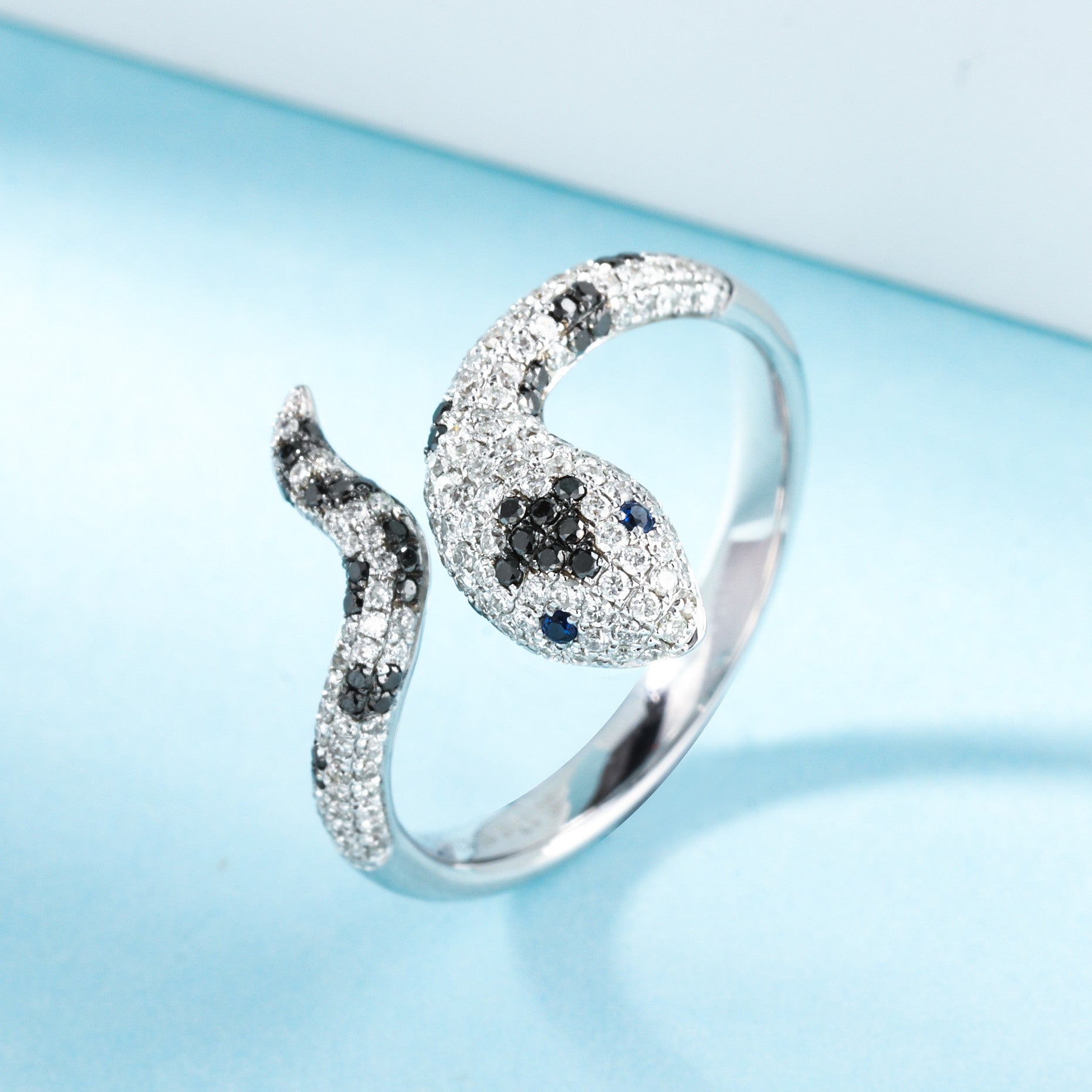 18K Diamond Snake Ring - Unique Jewelry Piece - Black Diamond Ring