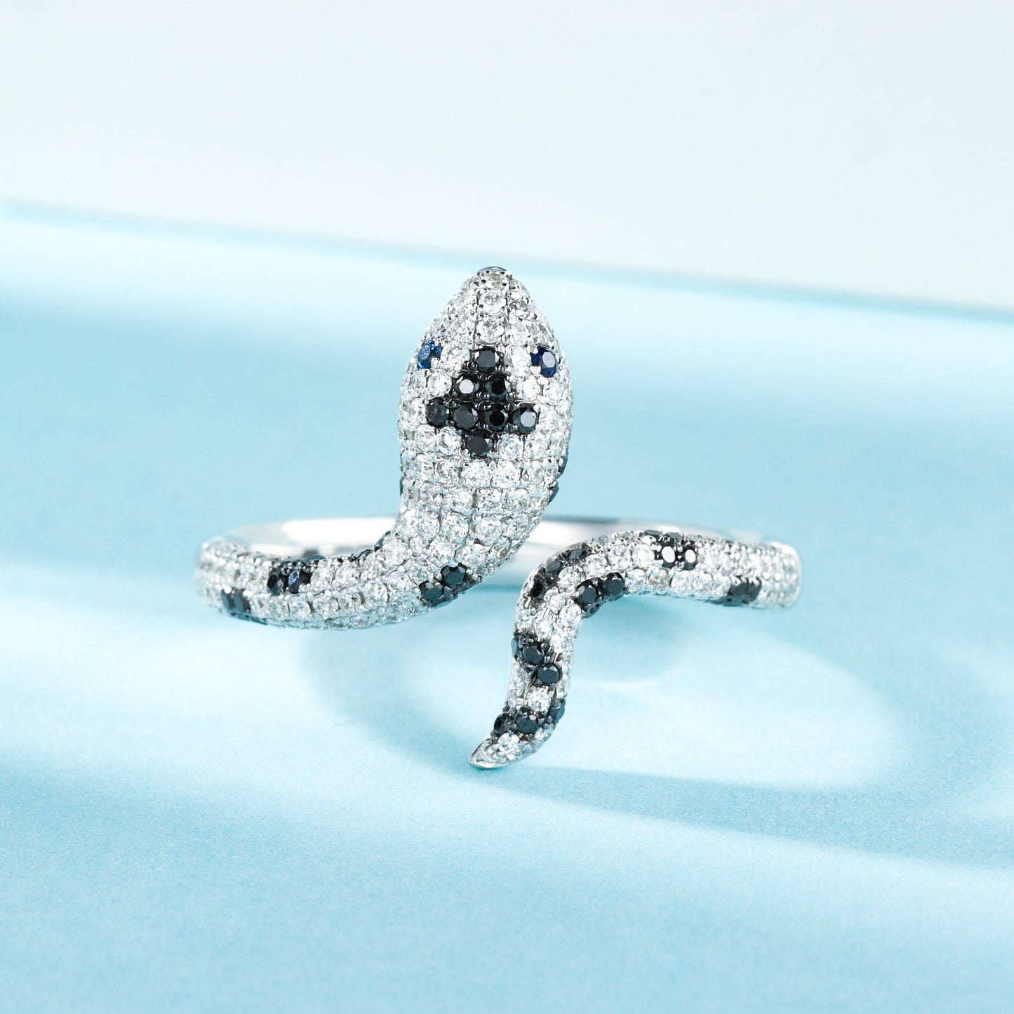 18K Diamond Snake Ring - Unique Jewelry Piece - Black Diamond Ring