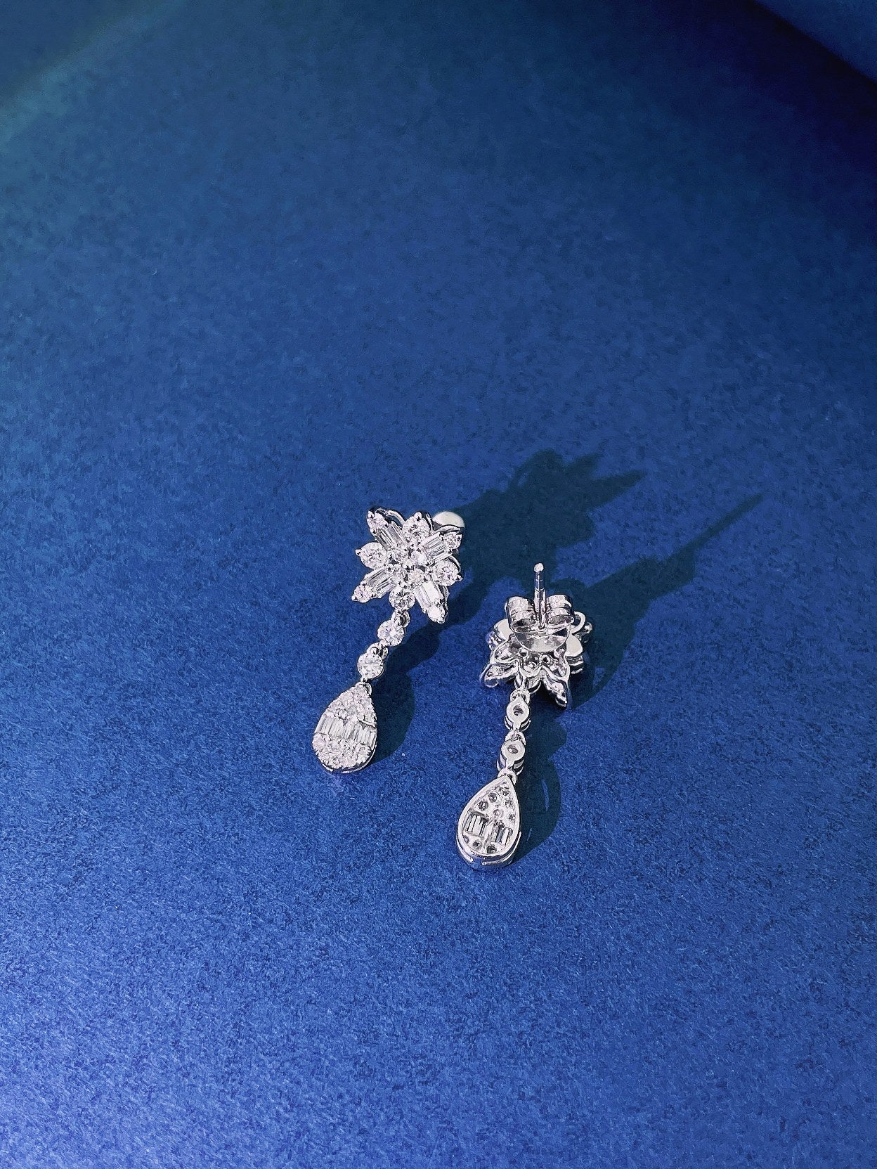 18K Diamond Snowflake Earrings - A Dazzling Jewelry Piece Jeweler.Jewelry