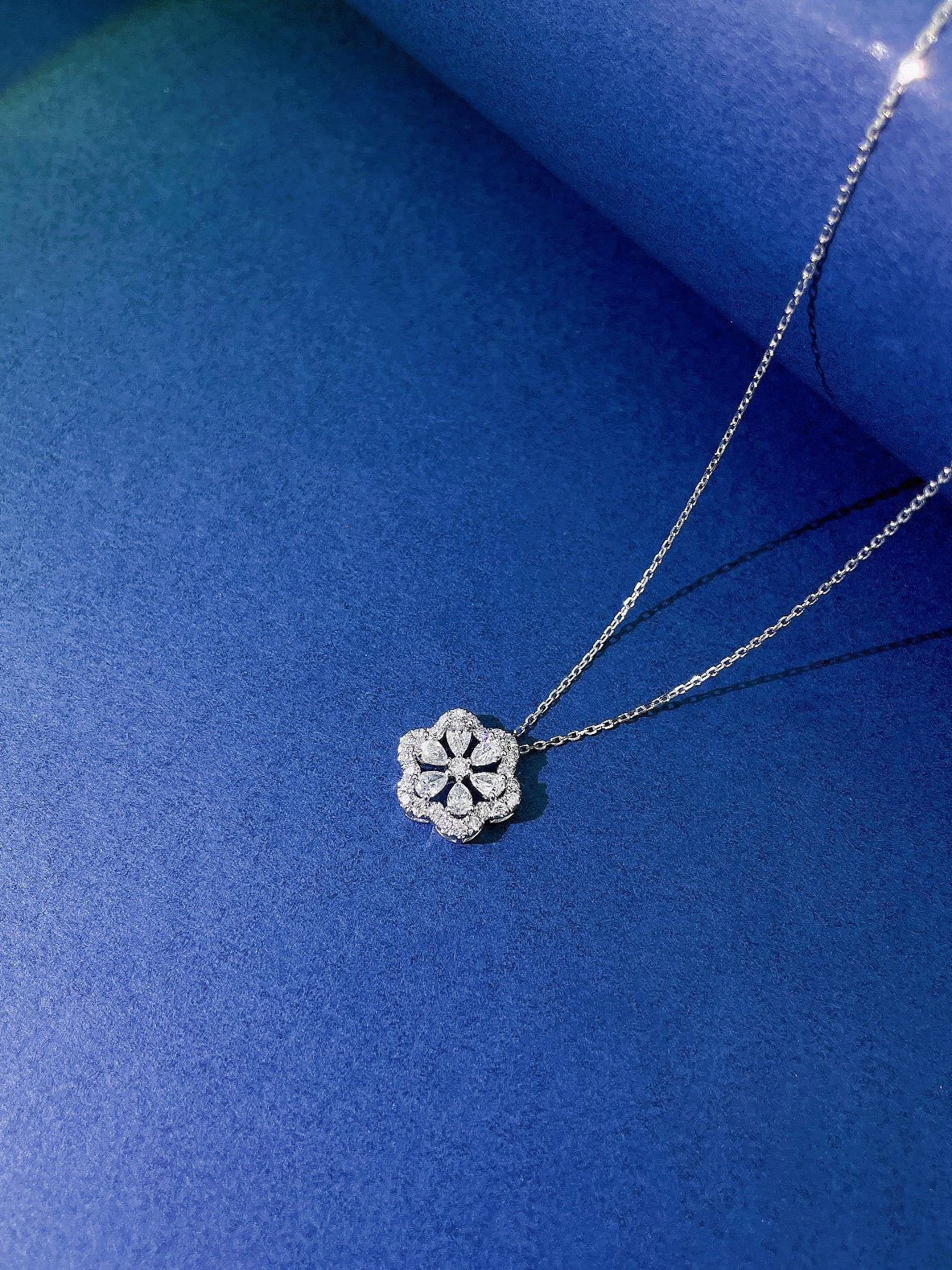 18K Diamond Snowflake Pendant Necklace - Unique Waterdrop Design Jewelry - White Diamond Necklace