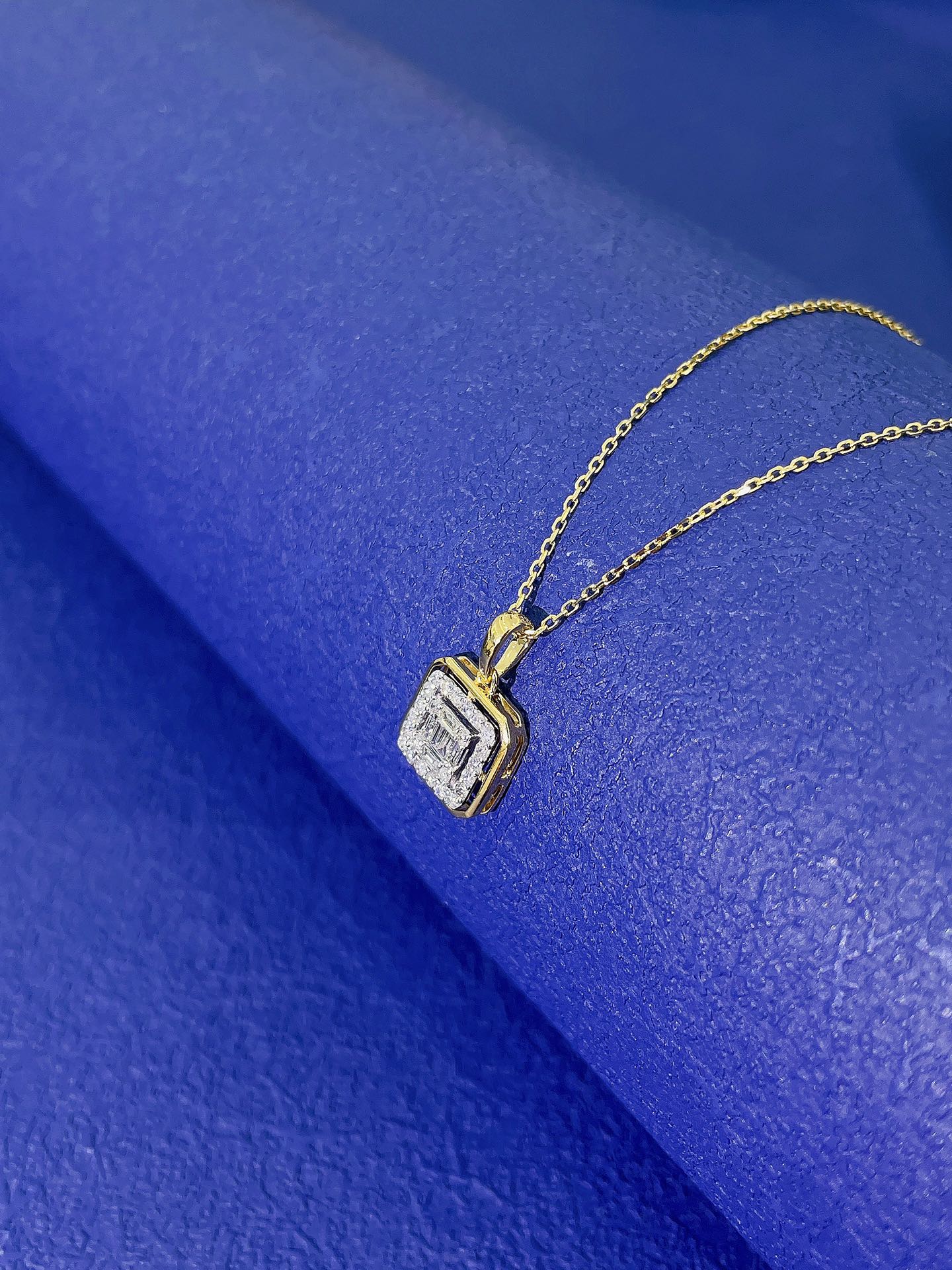 18K Diamond Split-Color Square Necklace - Exquisite Jewelry Piece - White Diamond Necklace