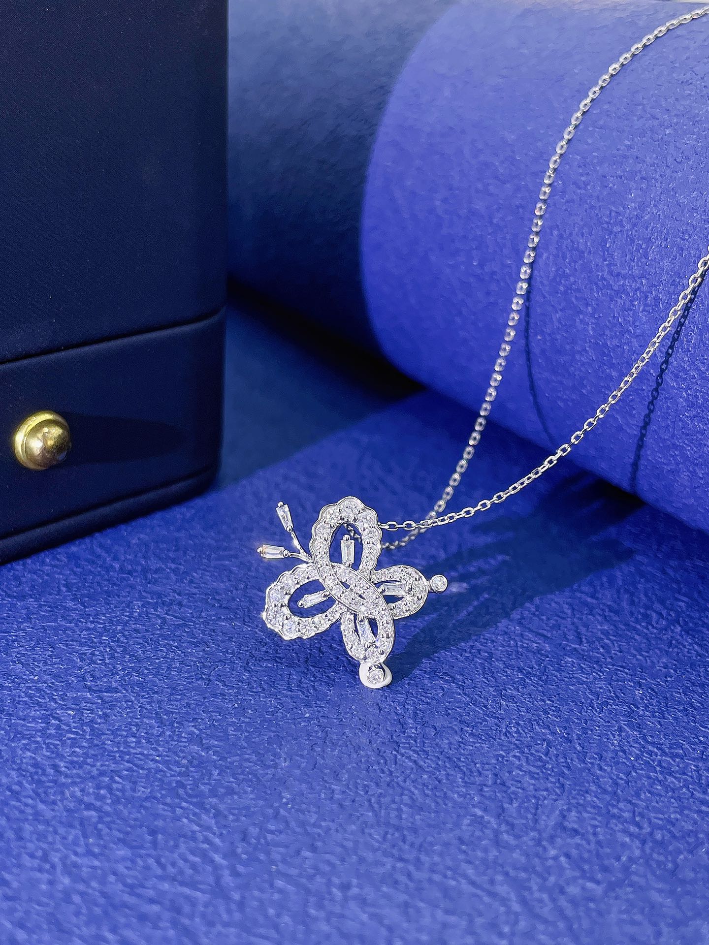 18K Diamond Square Butterfly Hollow Necklace - Exquisite Jewelry - White Diamond Necklace