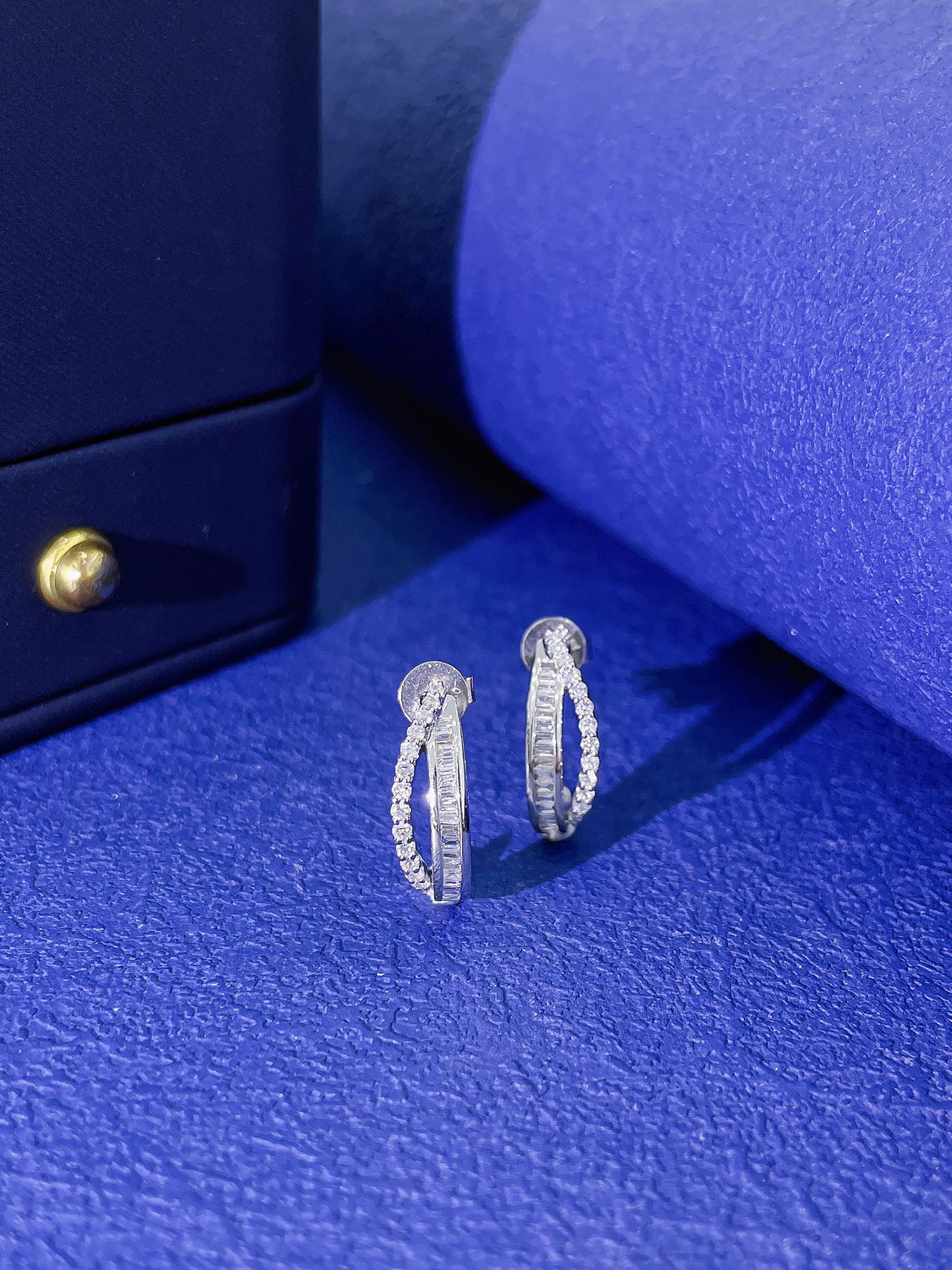 18K Diamond Square C-Shaped Earrings - Jeweler.Jewelry