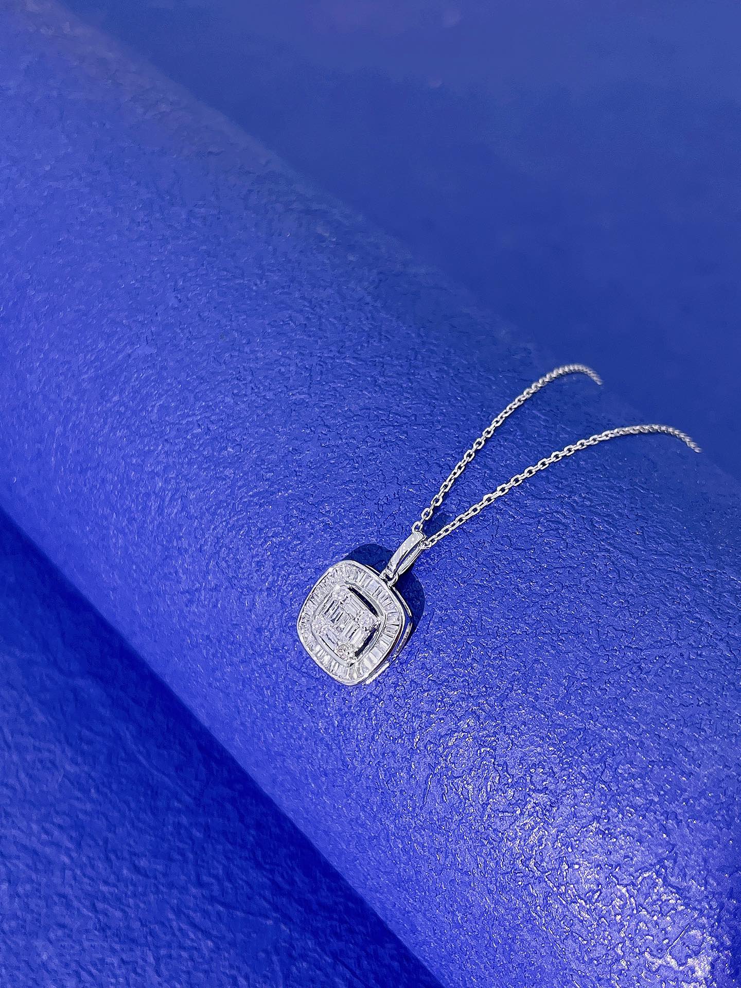 18K Diamond Square Hui-style Pendant Necklace - Elegant Jewelry Choice - White Diamond Necklace