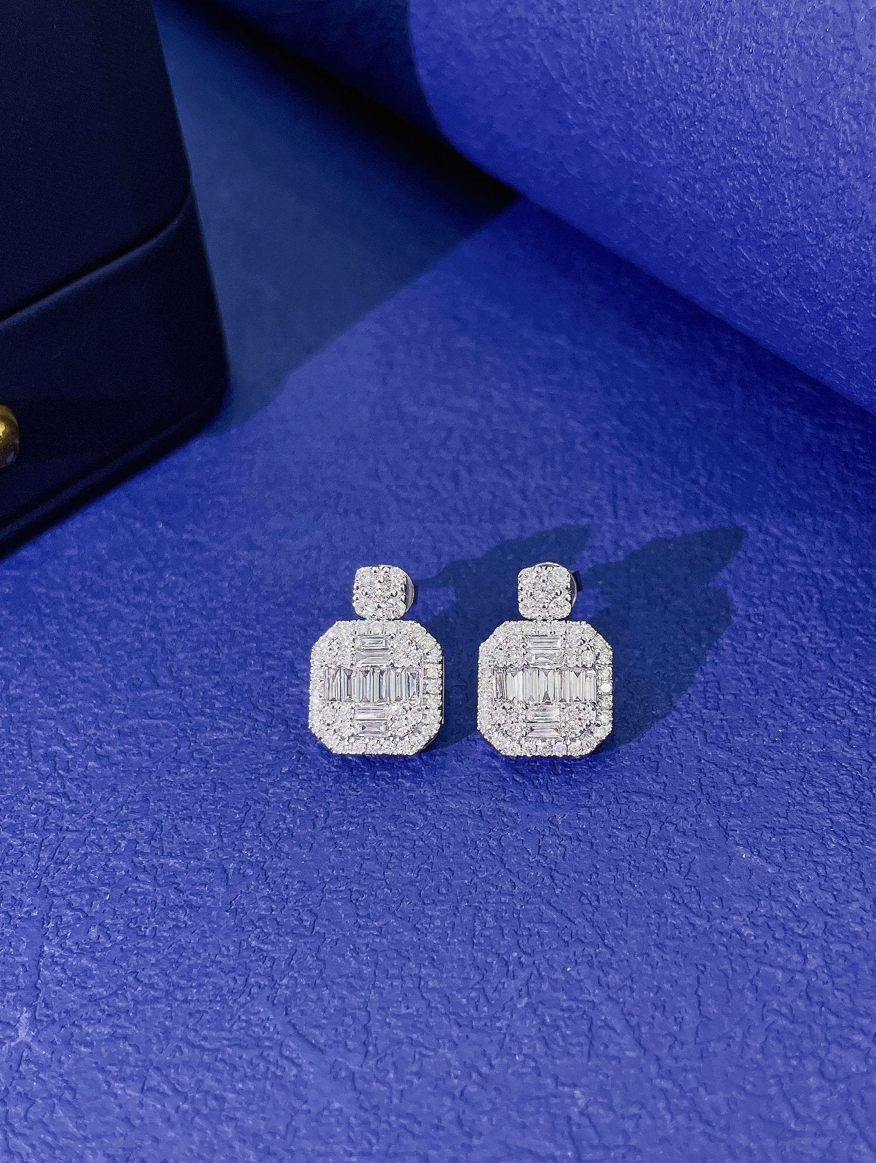 18K Diamond Square Stud Earrings – Luxurious Jewelry Piece - Jeweler.Jewelry