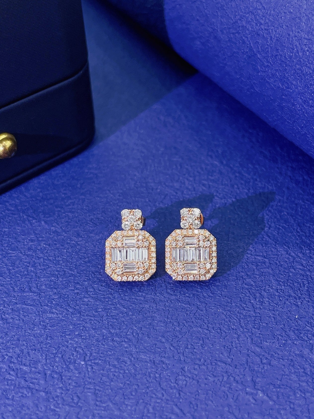 18K Diamond Square Stud Earrings – Luxurious Jewelry Piece - Jeweler.Jewelry