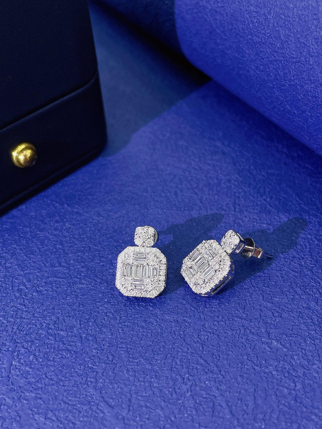 18K Diamond Square Stud Earrings – Luxurious Jewelry Piece - Jeweler.Jewelry