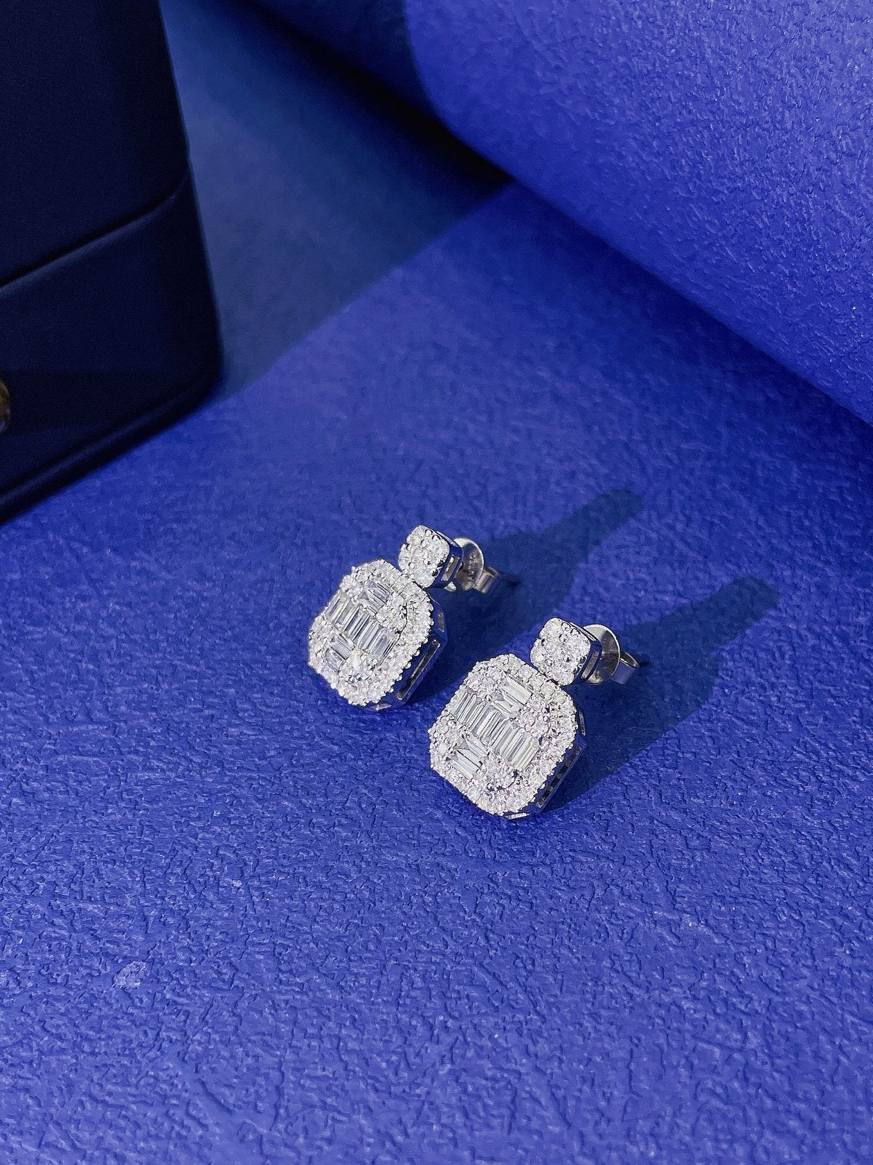 18K Diamond Square Stud Earrings – Luxurious Jewelry Piece - Jeweler.Jewelry