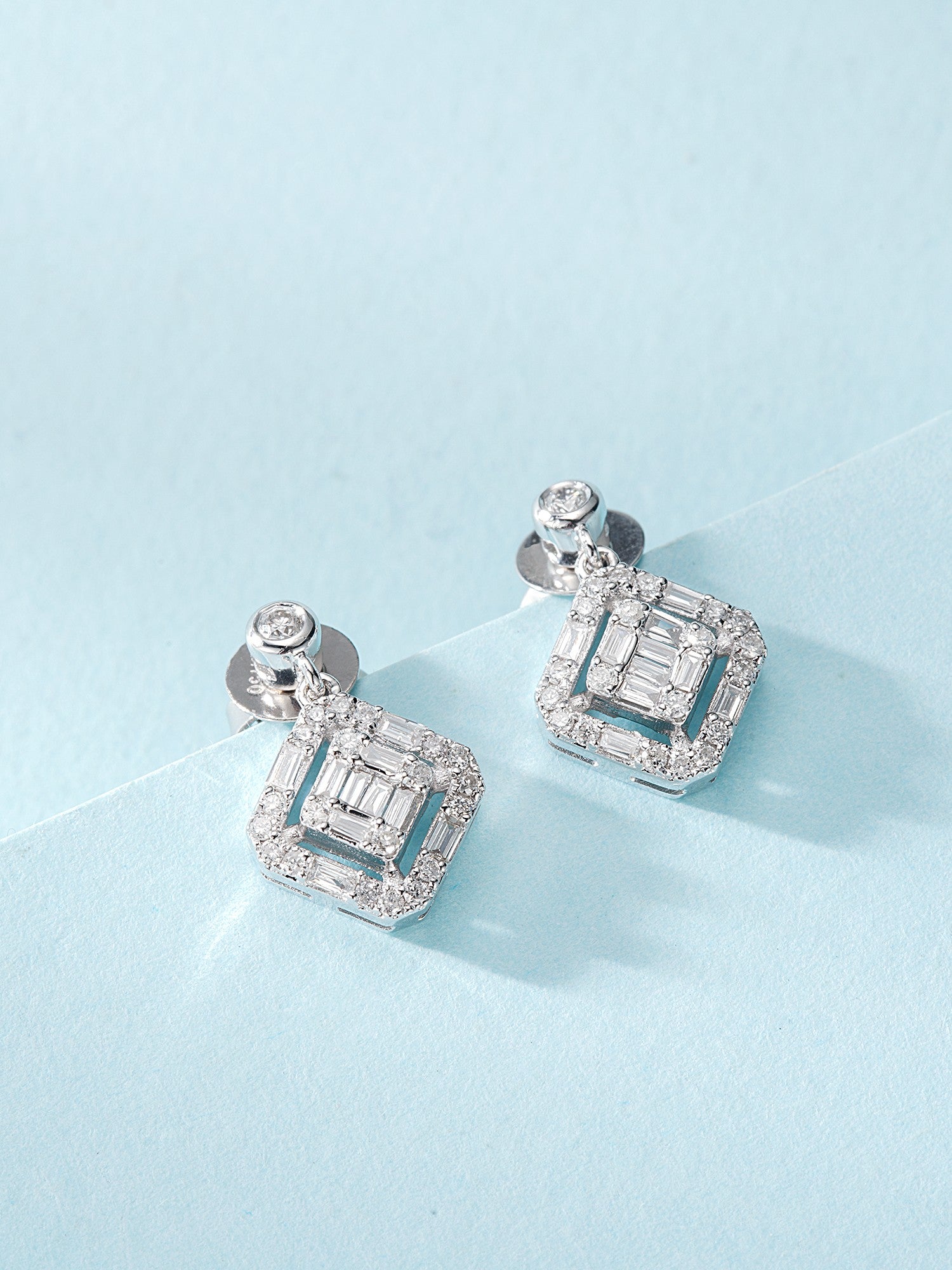 18K Diamond Square Stud Earrings - Luxury Jewelry - Jeweler.Jewelry