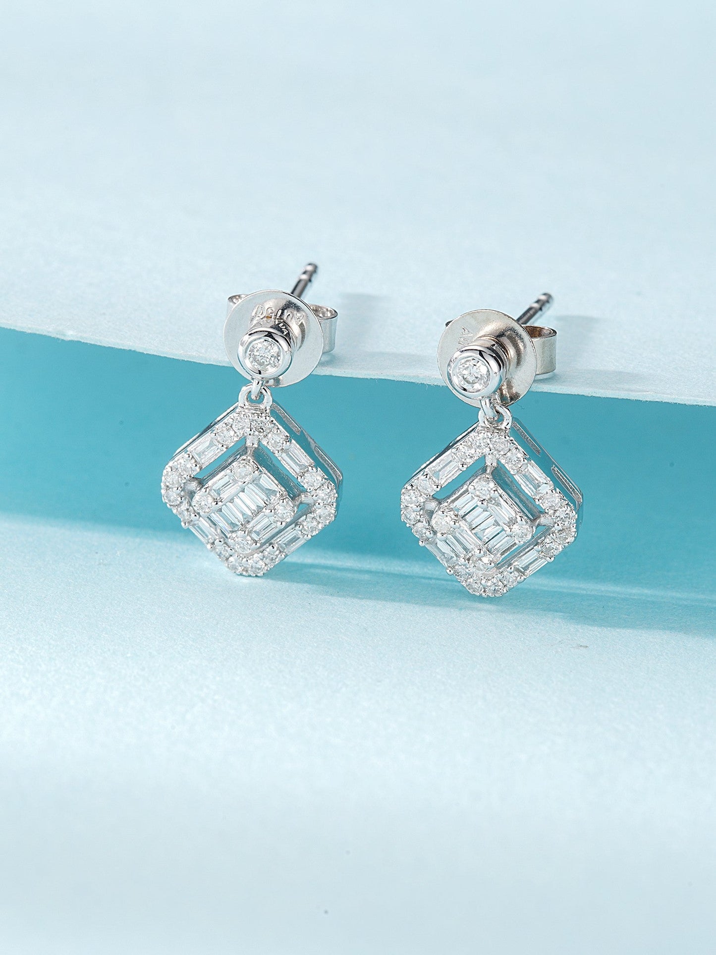 18K Diamond Square Stud Earrings - Luxury Jewelry - Jeweler.Jewelry