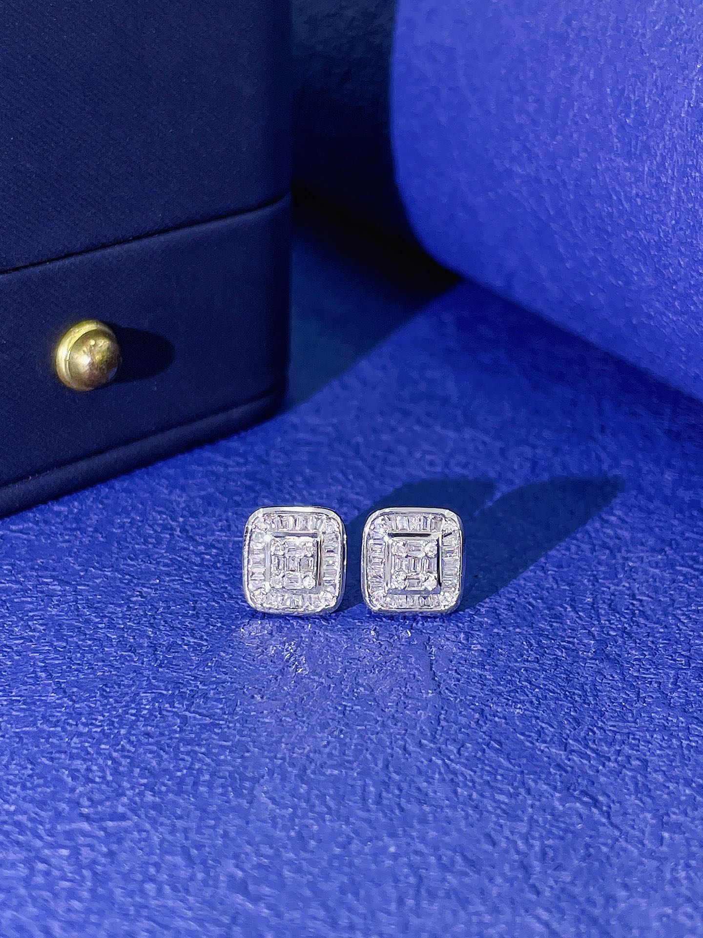 18K Diamond Square Sugar Earrings ED011 - Jeweler.Jewelry