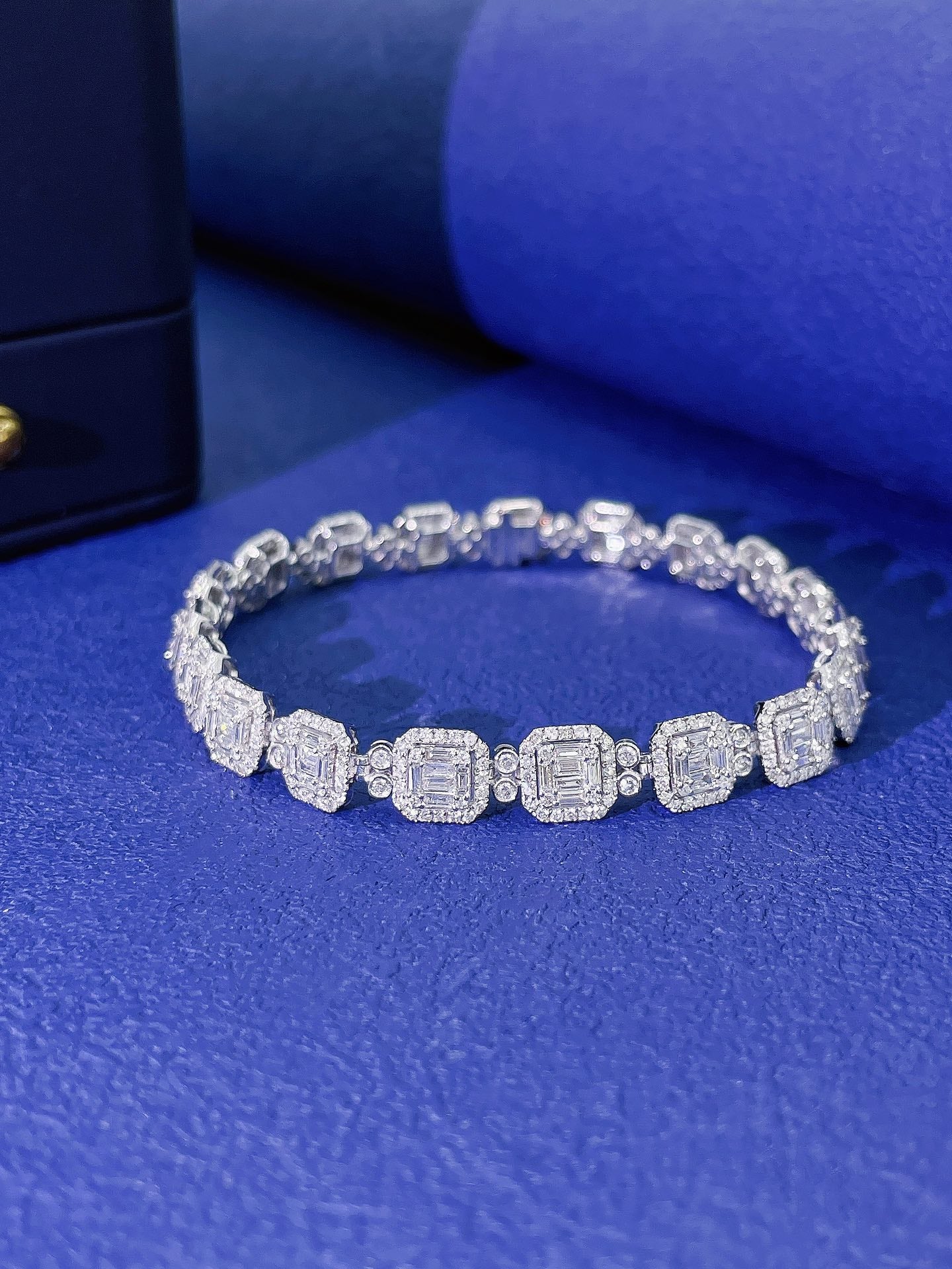 18K Diamond Square Sugar Full Diamond Bracelet - Luxurious Jewelry Piece - White Diamond Bracelet