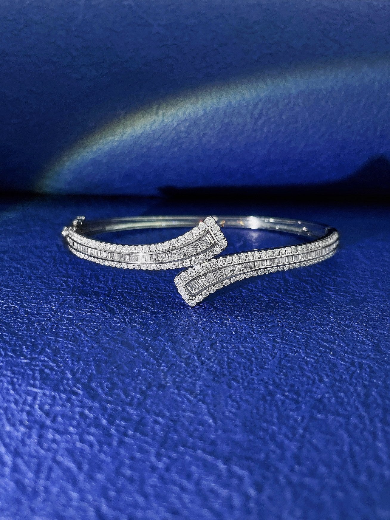 18K Diamond Step Arc Intertwined Bracelet - Luxury Jewelry - White Diamond Bracelet