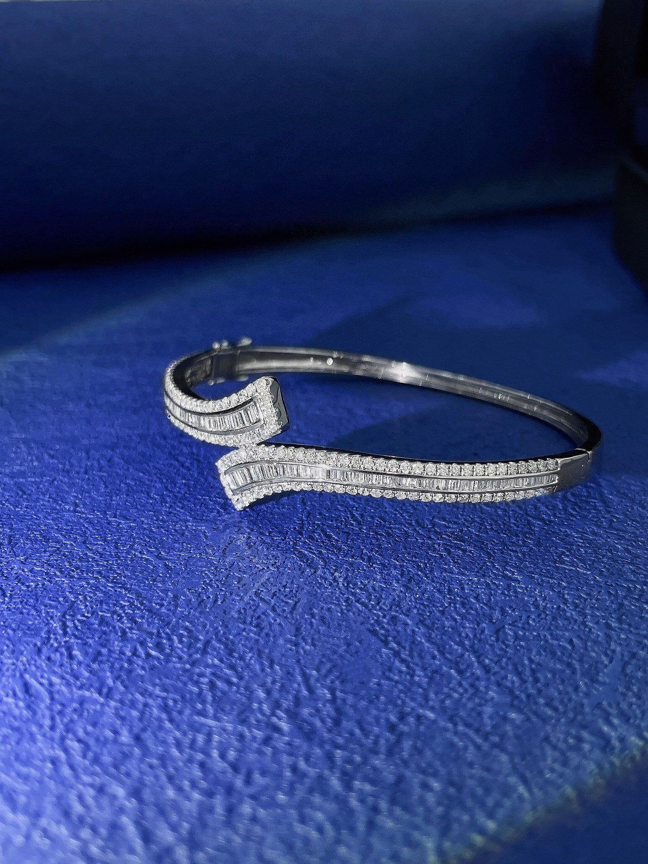 18K Diamond Step Arc Intertwined Bracelet - Luxury Jewelry - White Diamond Bracelet