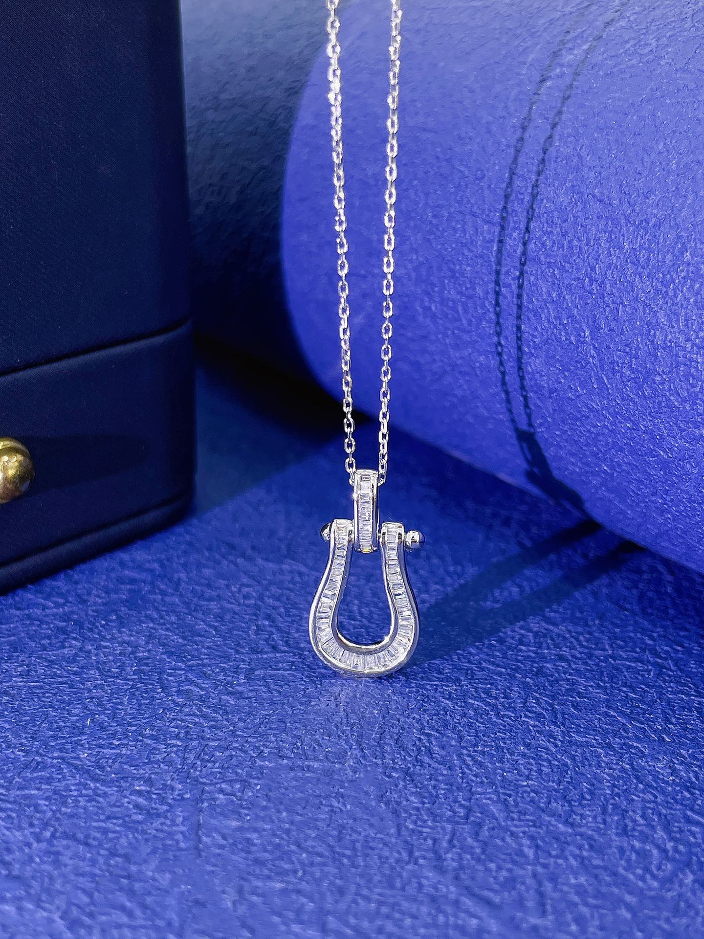 18K Diamond Step Horseshoe Buckle Necklace - Luxury Jewelry - White Diamond Necklace