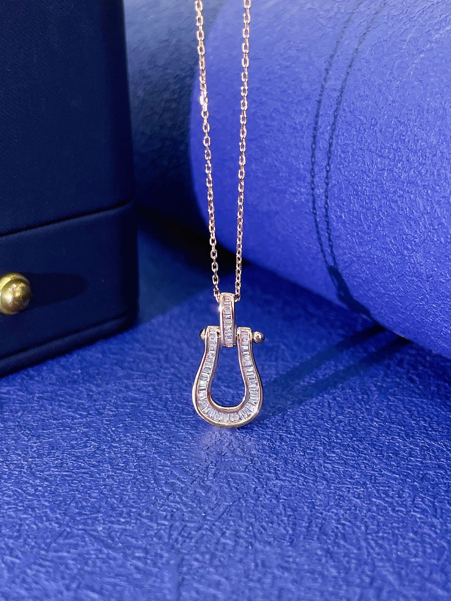 18K Diamond Step Horseshoe Buckle Necklace - Luxury Jewelry - White Diamond Necklace