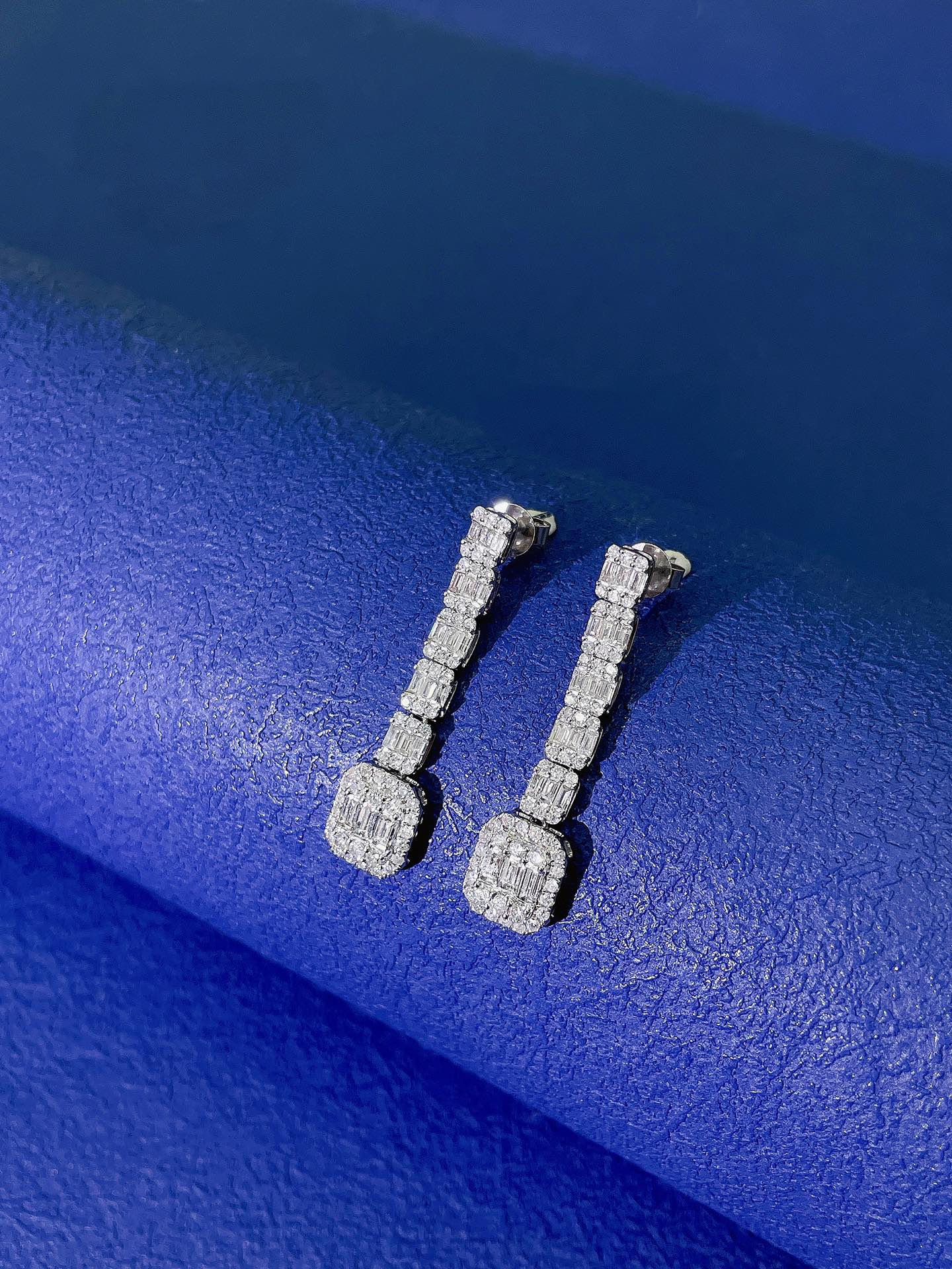 18K Diamond Straight Bar Earrings - Luxurious Jewelry Piece Jeweler.Jewelry