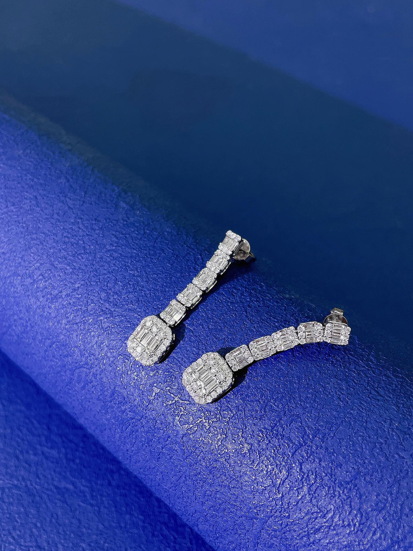 18K Diamond Straight Bar Earrings - Luxurious Jewelry Piece Jeweler.Jewelry