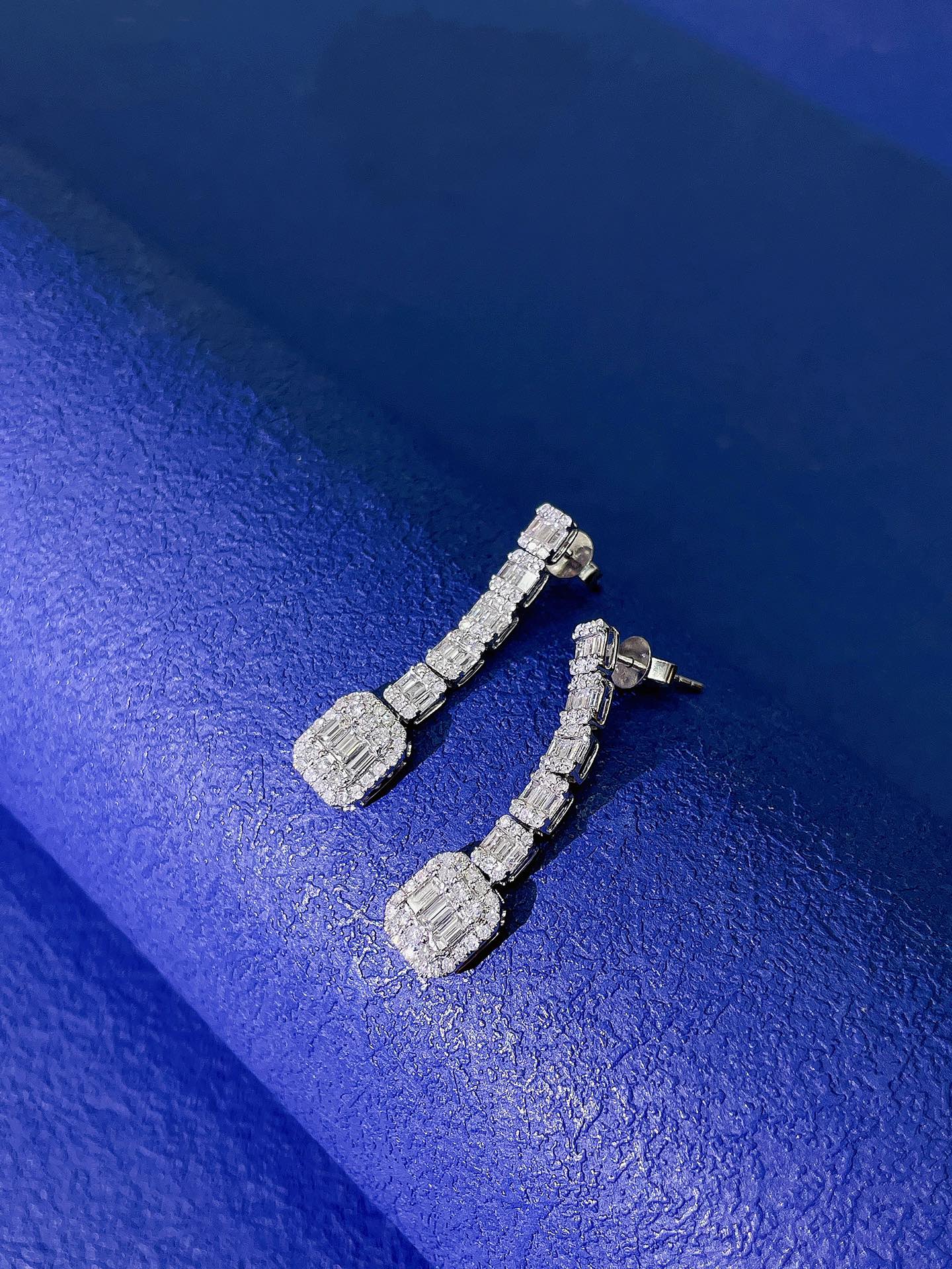 18K Diamond Straight Bar Earrings - Luxurious Jewelry Piece Jeweler.Jewelry