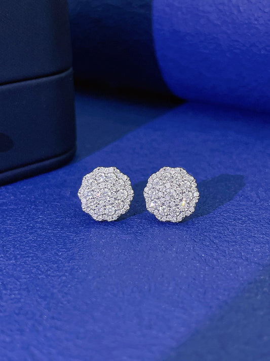 18K Diamond Stud Earrings - Luxurious Jewelry Piece - Jeweler.Jewelry