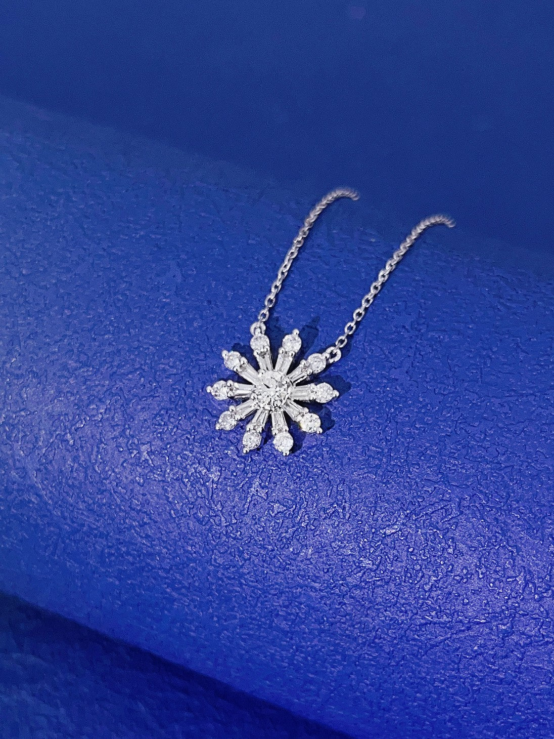 18K Diamond Sunflower Pendant Necklace - Elegant Jewelry Choice - White Diamond Necklace