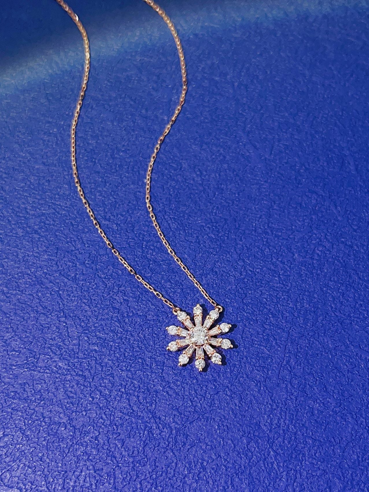 18K Diamond Sunflower Pendant Necklace - Elegant Jewelry Choice - White Diamond Necklace