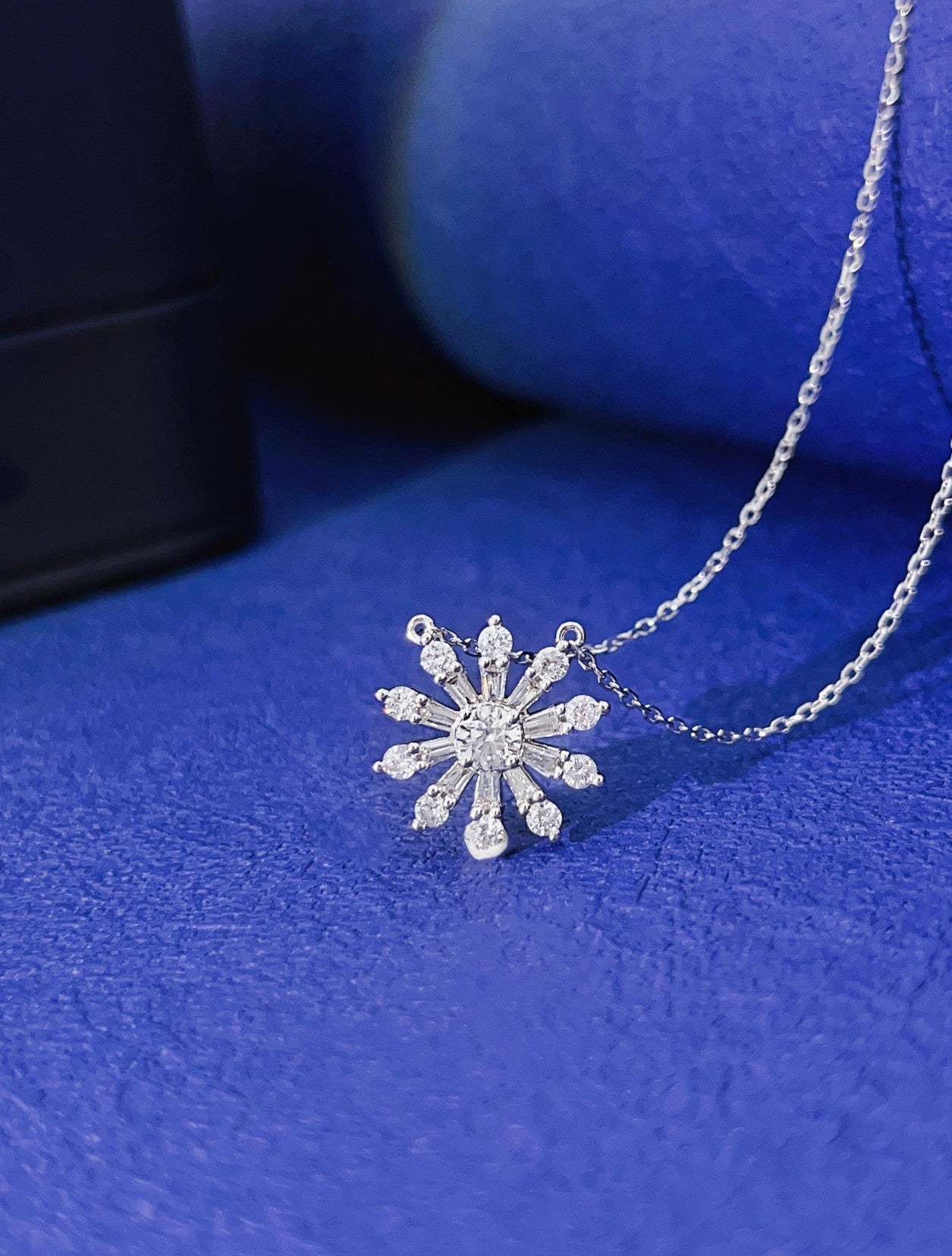 18K Diamond Sunflower Pendant Necklace - Elegant Jewelry Choice - White Diamond Necklace