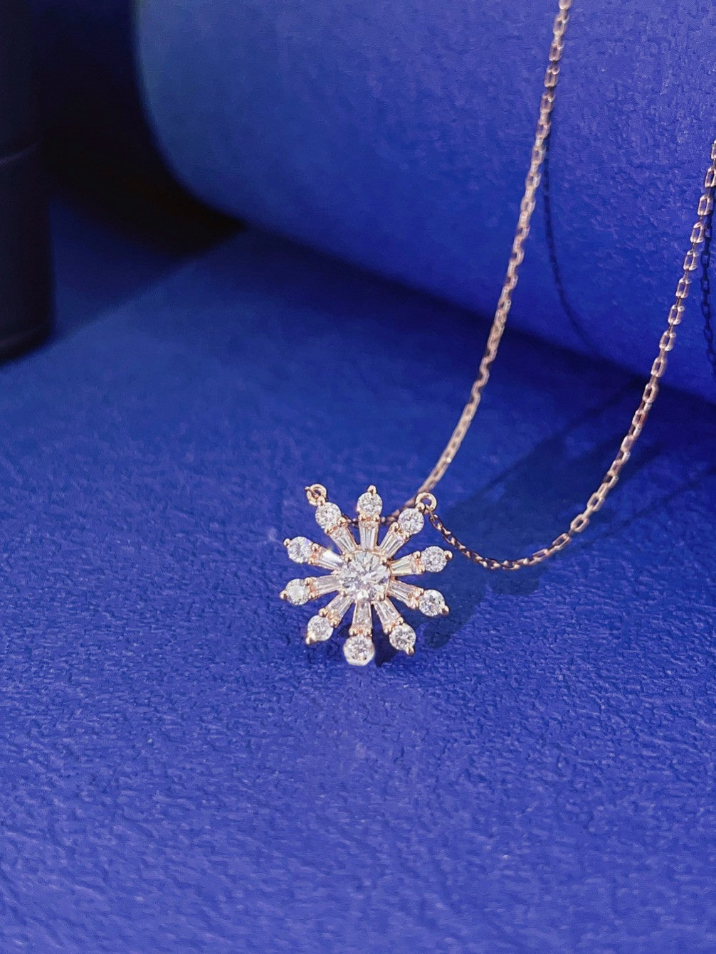 18K Diamond Sunflower Pendant Necklace - Elegant Jewelry Choice - White Diamond Necklace