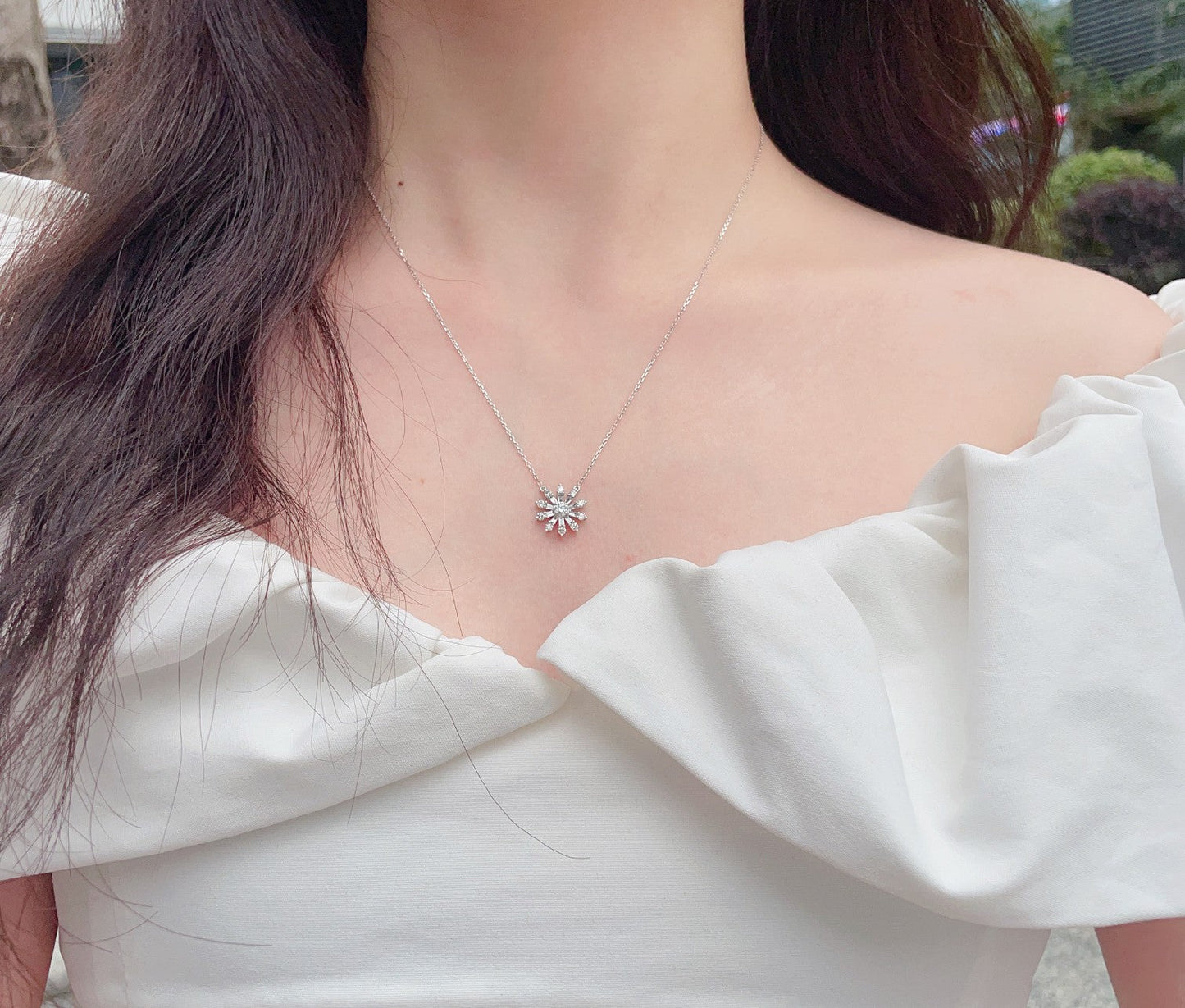 18K Diamond Sunflower Pendant Necklace - Elegant Jewelry Choice - White Diamond Necklace