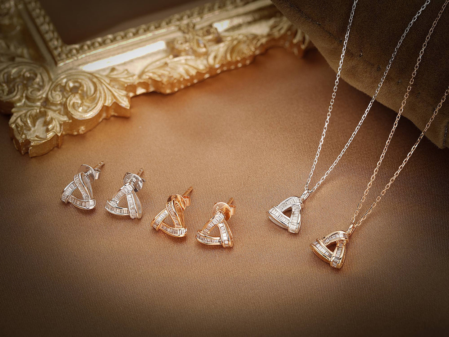 18k Diamond Triangle Pendant Necklace - Luxurious Jewelry - White Diamond Necklace