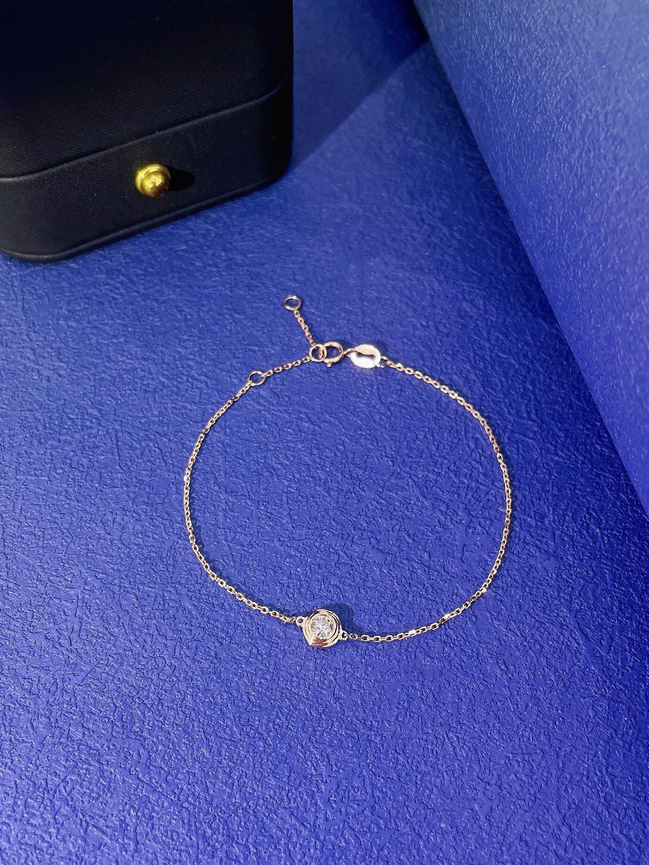 18K Diamond UFO Bracelet - Luxurious Jewelry Piece - White Diamond Bracelet