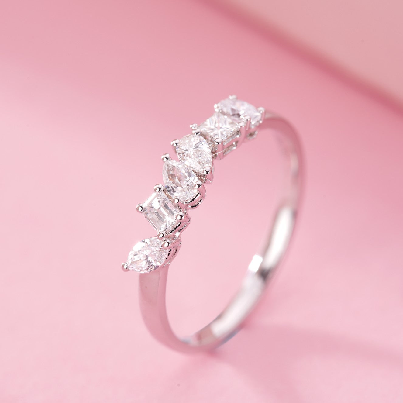 18K Diamond Unique Pavé Ring - Luxurious Jewelry Collection - White Diamond Ring