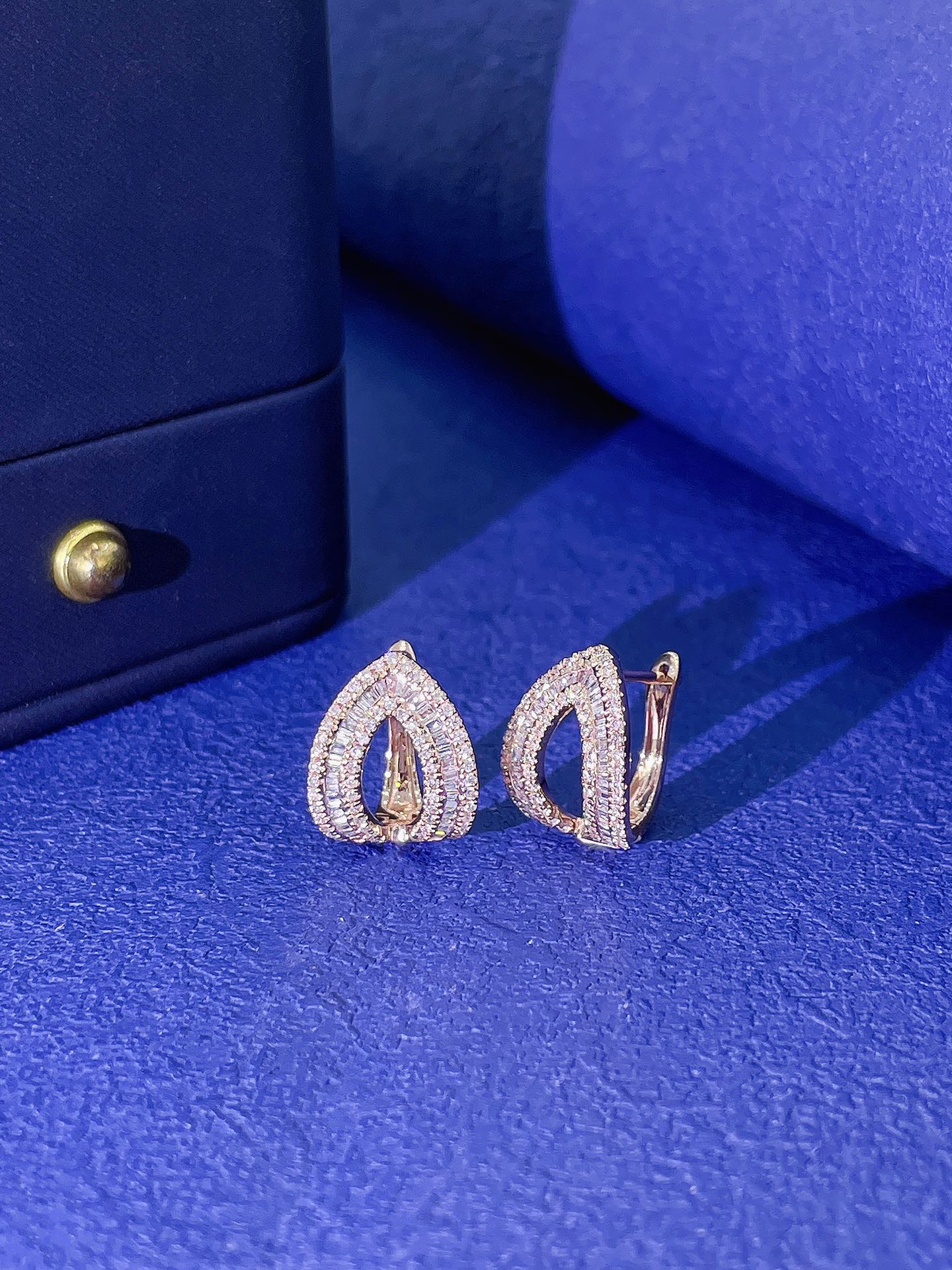 18K Diamond V-Shape Pavé-Set Earrings with Full Diamonds Jeweler.Jewelry