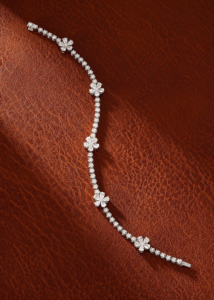 18K Diamond Waterdrop Five-Flower Bracelet - Exquisite Jewelry Piece - White Diamond Bracelet