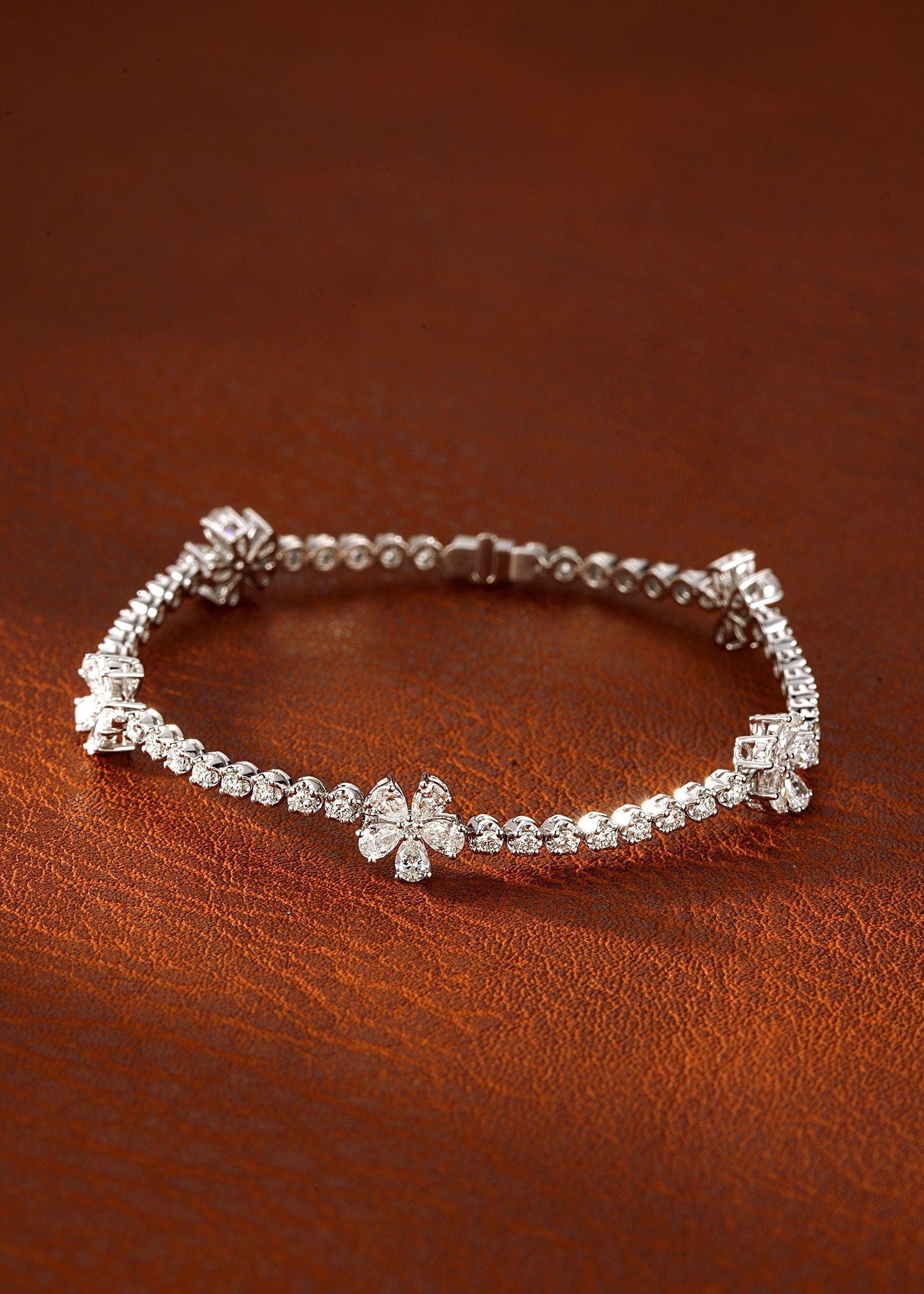 18K Diamond Waterdrop Five-Flower Bracelet - Exquisite Jewelry Piece - White Diamond Bracelet