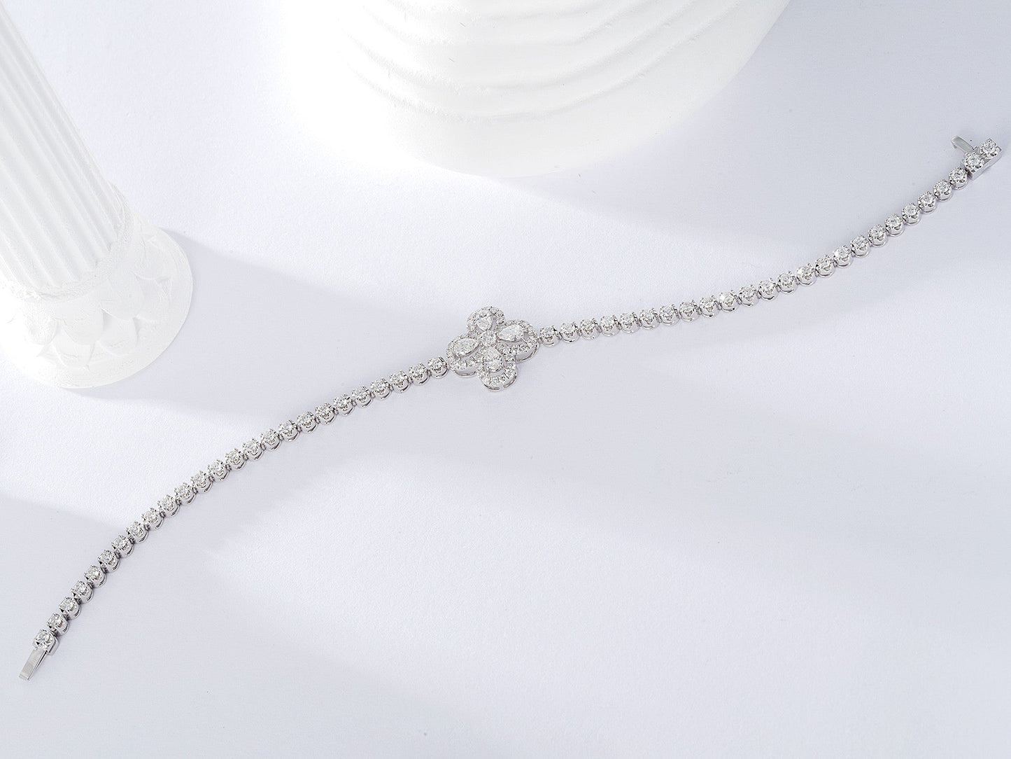 18K Diamond Waterdrop Four-Leaf Clover Bracelet - Luxurious Jewelry - White Diamond Bracelet