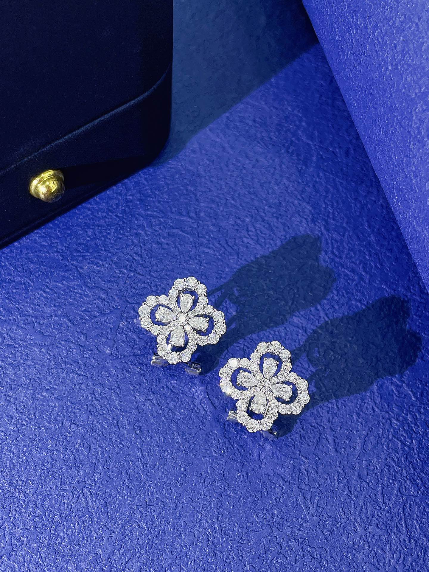 18K Diamond Waterdrop Four-Leaf Clover Hollow Ear Clips Jewelry Jeweler.Jewelry