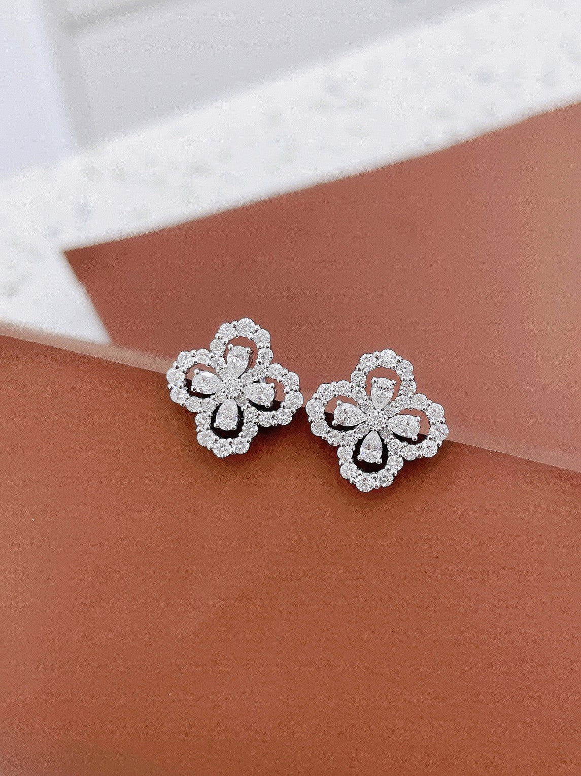 18K Diamond Waterdrop Four-Leaf Clover Hollow Earrings Jewelry - Jeweler.Jewelry