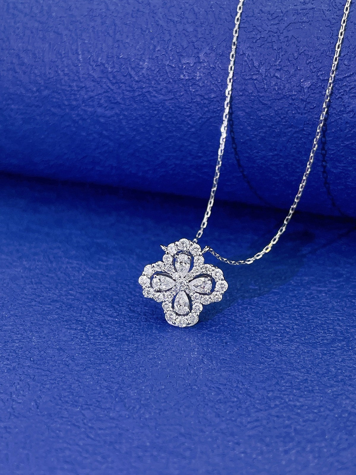 18K Diamond Waterdrop Four-Leaf Clover Hollow Pendant Jewelry - White Diamond Necklace