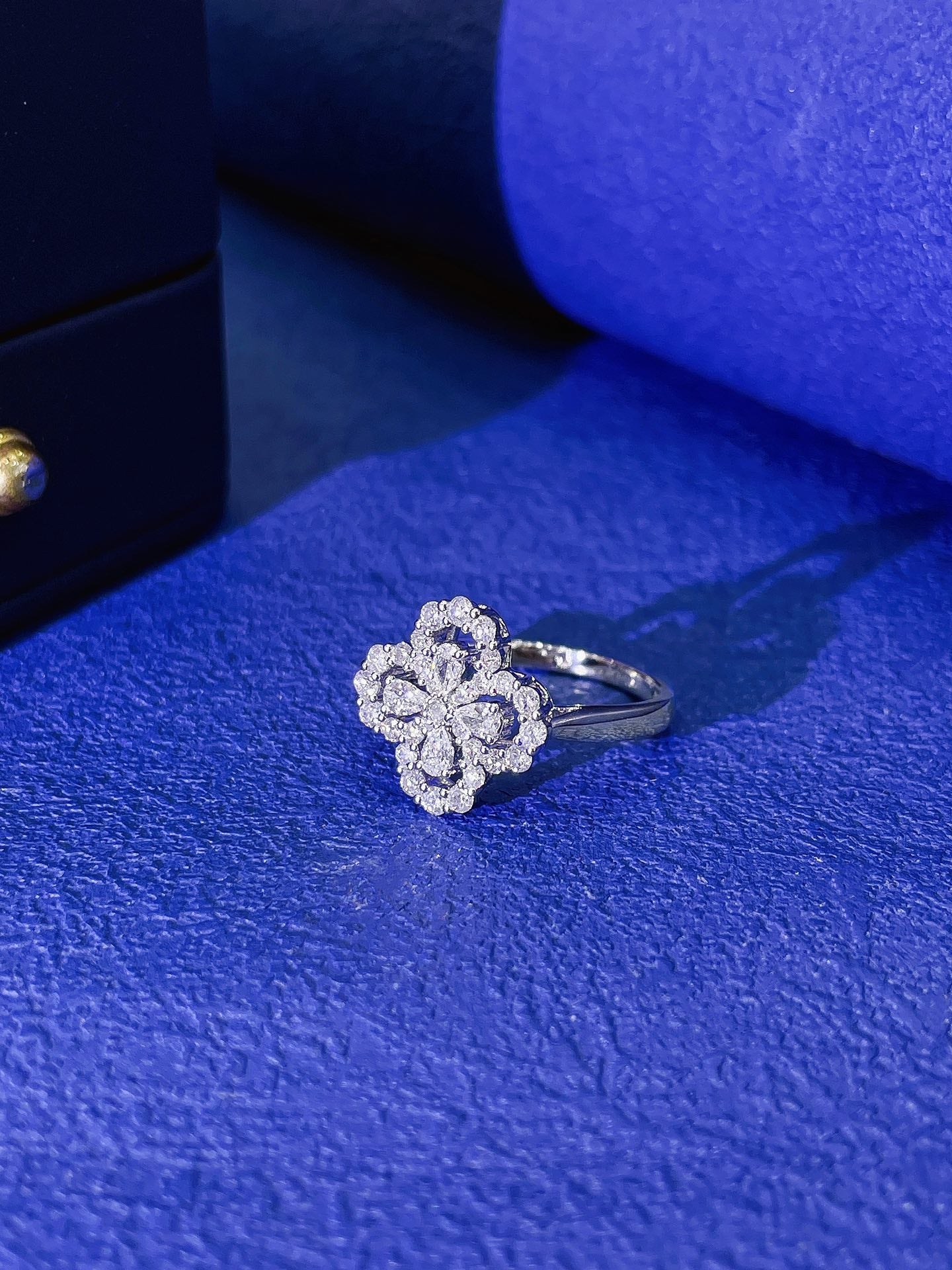 18K Diamond Waterdrop Four-Leaf Clover Hollow Ring - Luxury Jewelry - White Diamond Ring