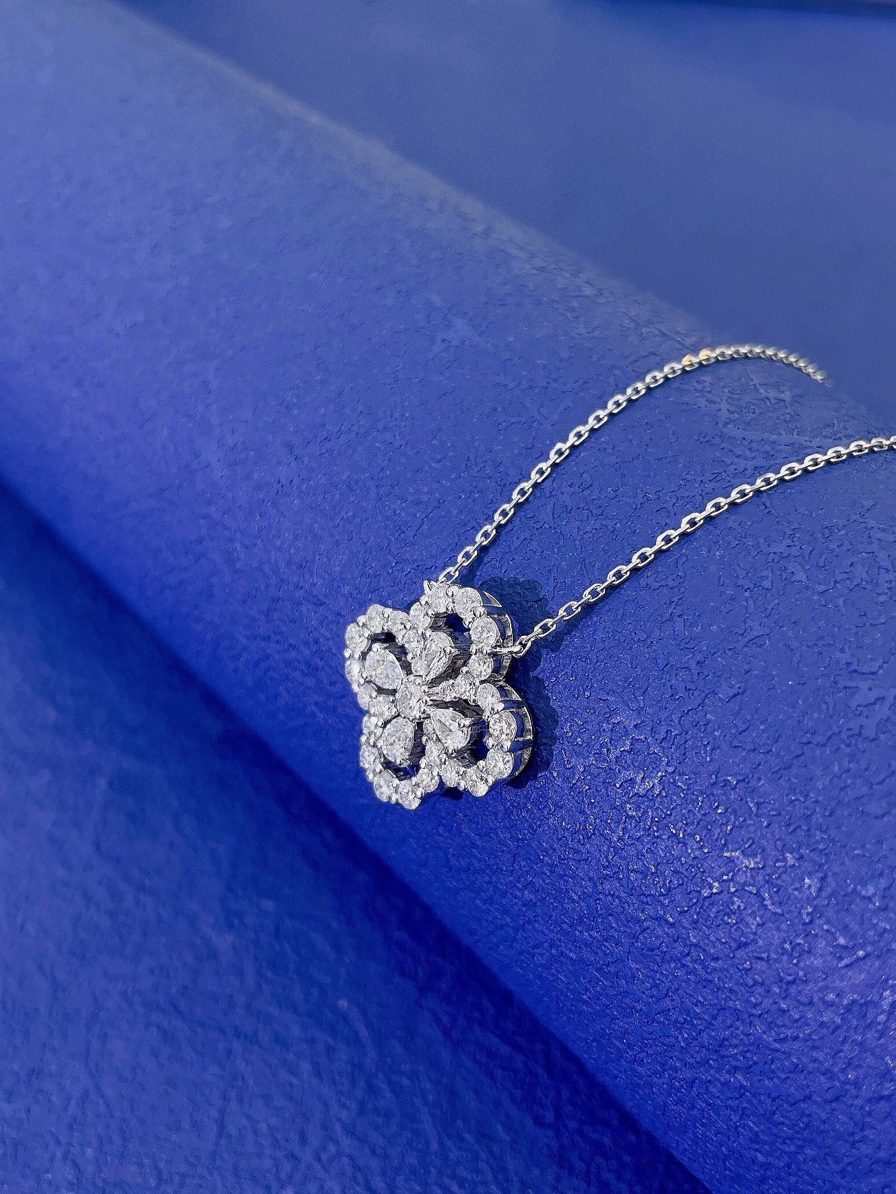 18K Diamond Waterdrop Large Four-Leaf Clover Hollow Necklace - White Diamond Necklace