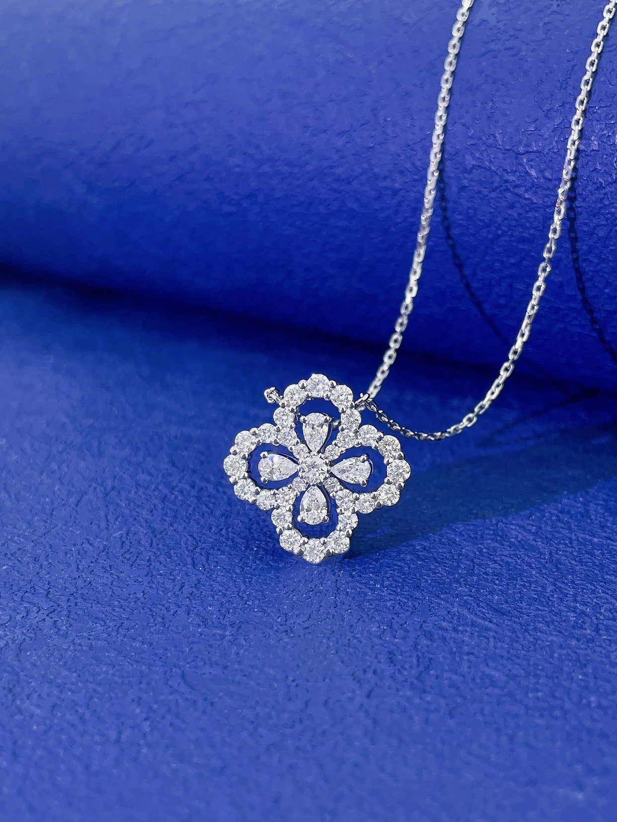 18K Diamond Waterdrop Large Four-Leaf Clover Hollow Necklace - White Diamond Necklace