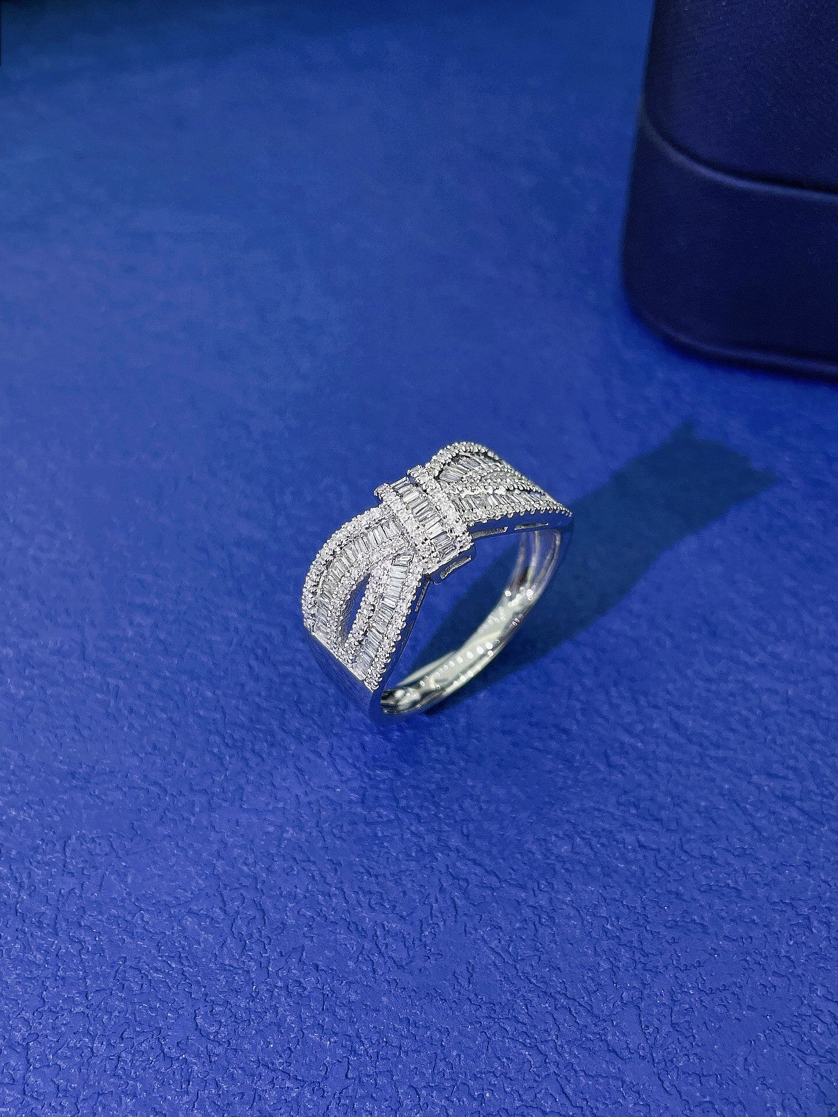 18K Diamond X-Cross Ring - Elegant Jewelry Piece - White Diamond Ring