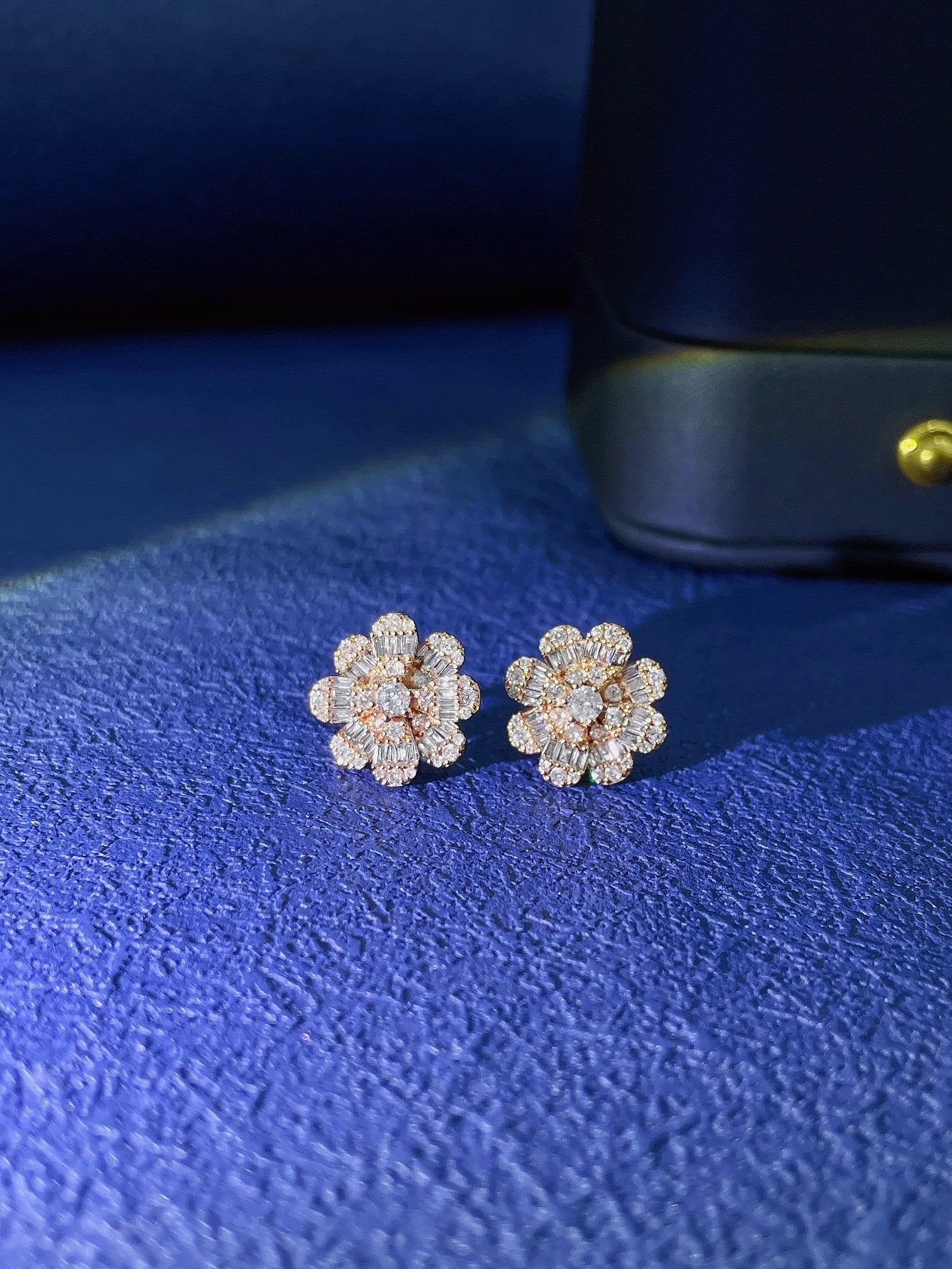 18K Eight-Leaf Diamond Earrings | Luxury Jewelry - Jeweler.Jewelry