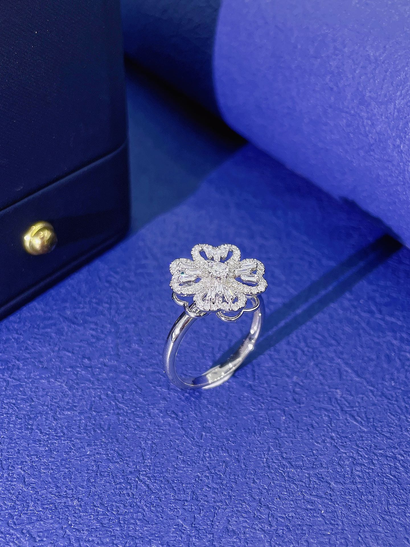 18K Four-Leaf Clover Step-Cut Diamond Ring | Premium Jewelry - White Diamond Ring