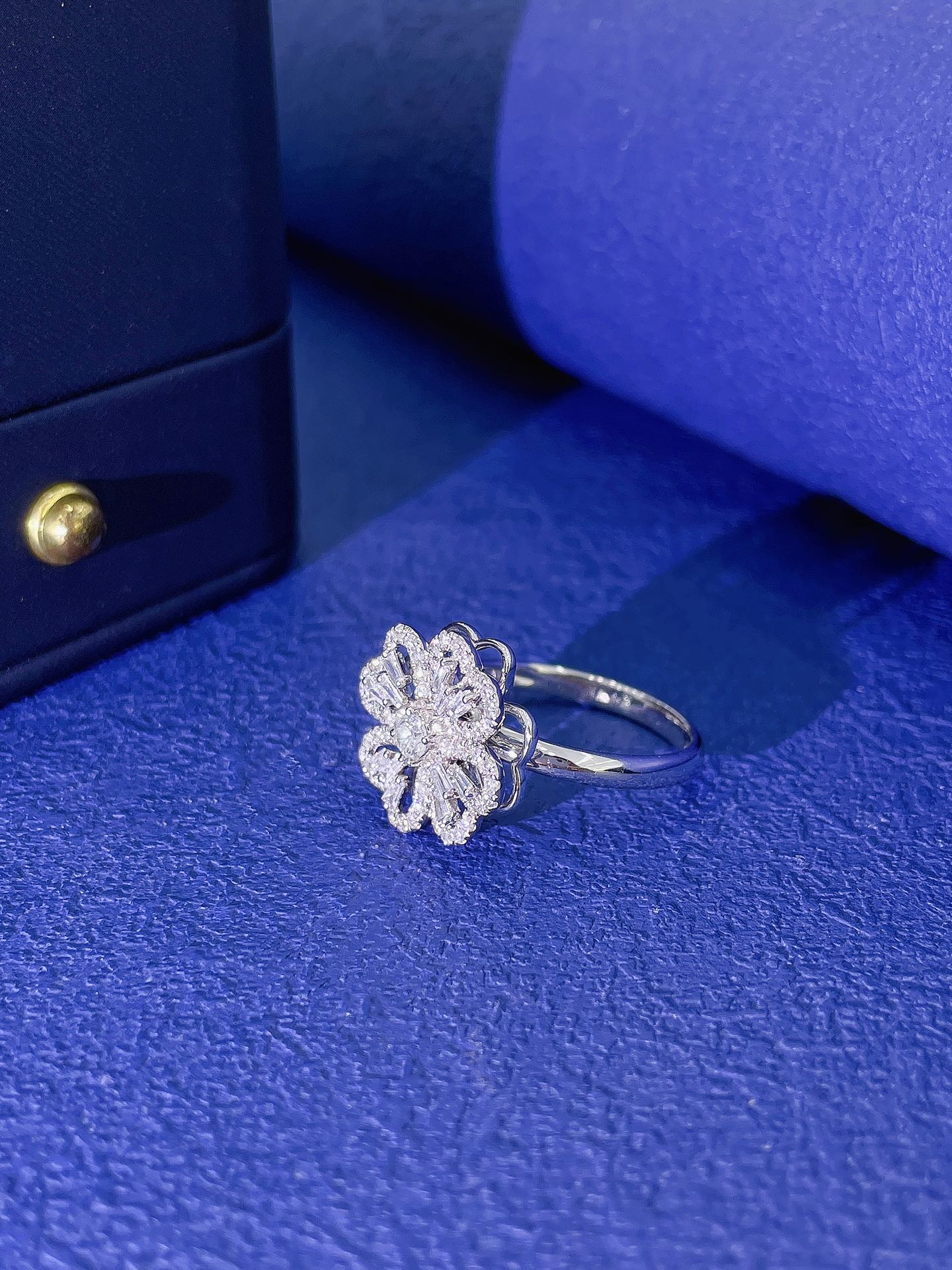 18K Four-Leaf Clover Step-Cut Diamond Ring | Premium Jewelry - White Diamond Ring