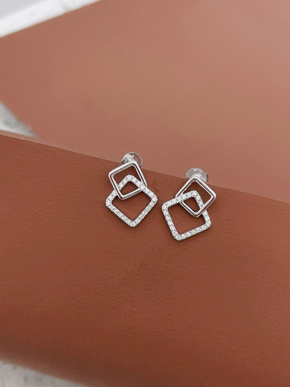 18K Geometric Diamond Earrings - Luxurious Jewelry Piece - Jeweler.Jewelry