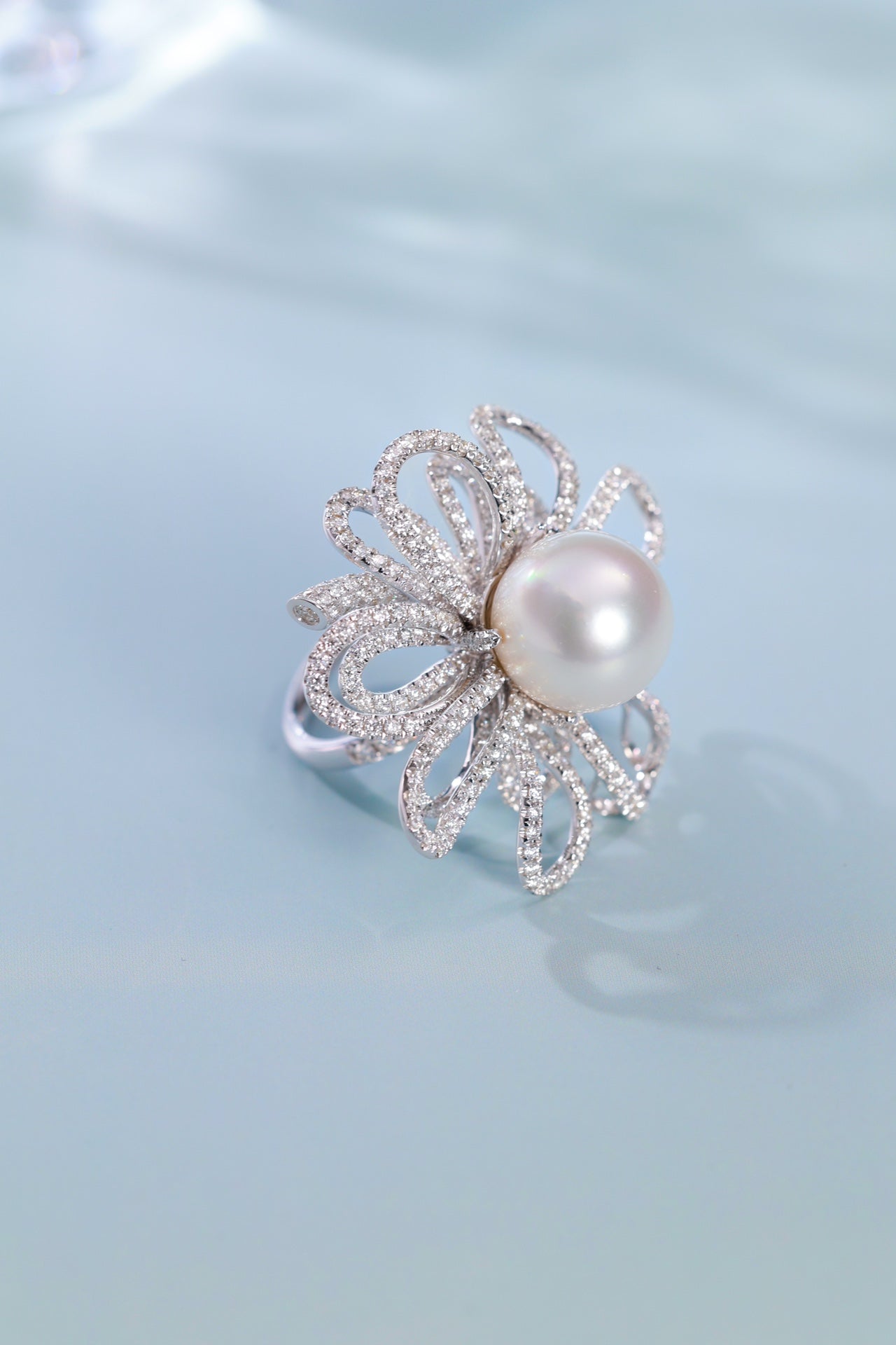 18k Gold and Pearl Exquisite Hollowed-out Flower Ring | Premium Jewelry - Pearl Ring